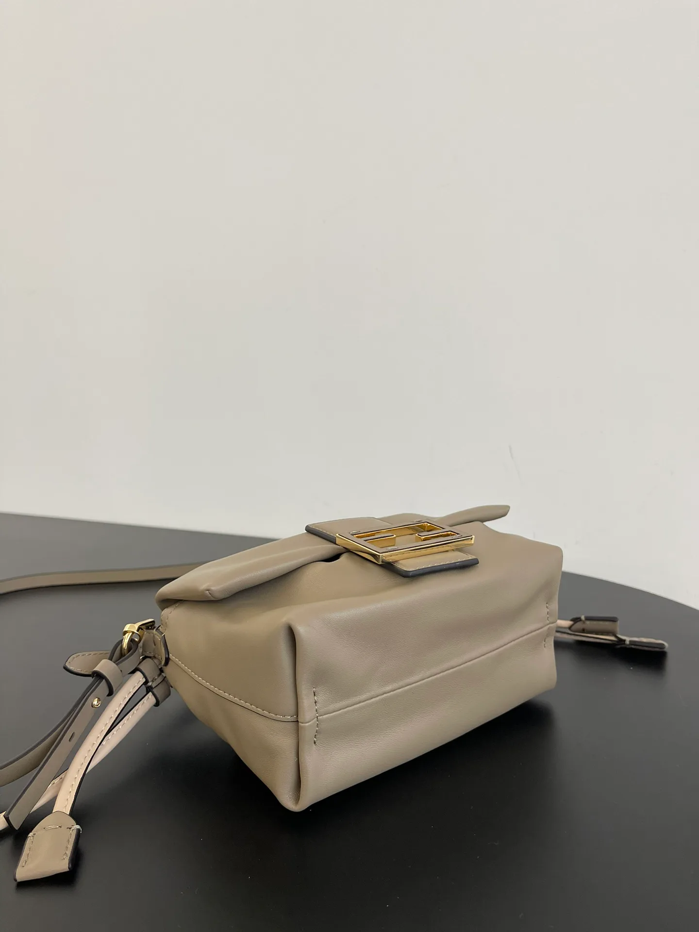 Классические Сумки Женские Fendi 13546207