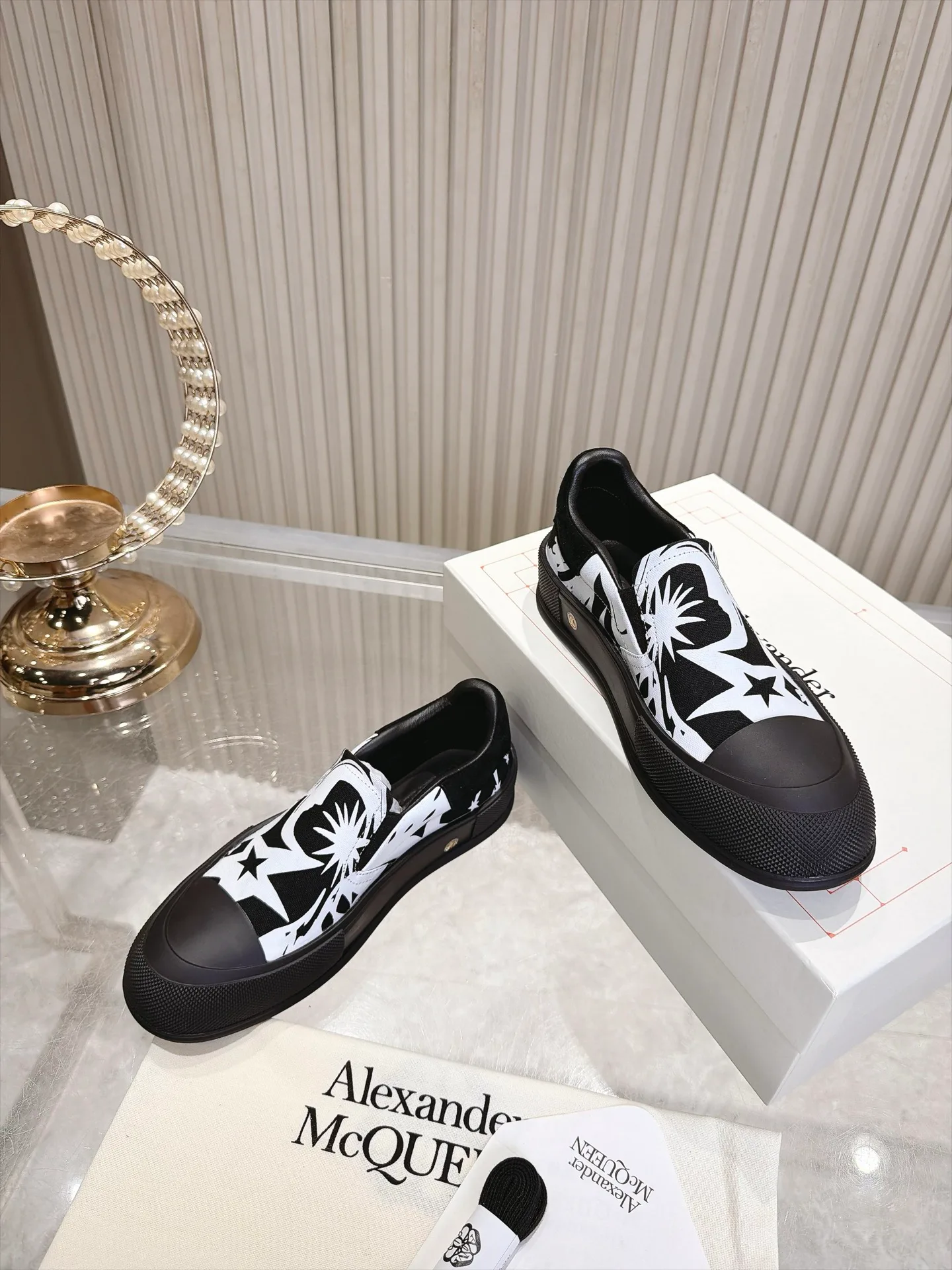 Кроссовки Женские Alexander Mcqueen 18561967