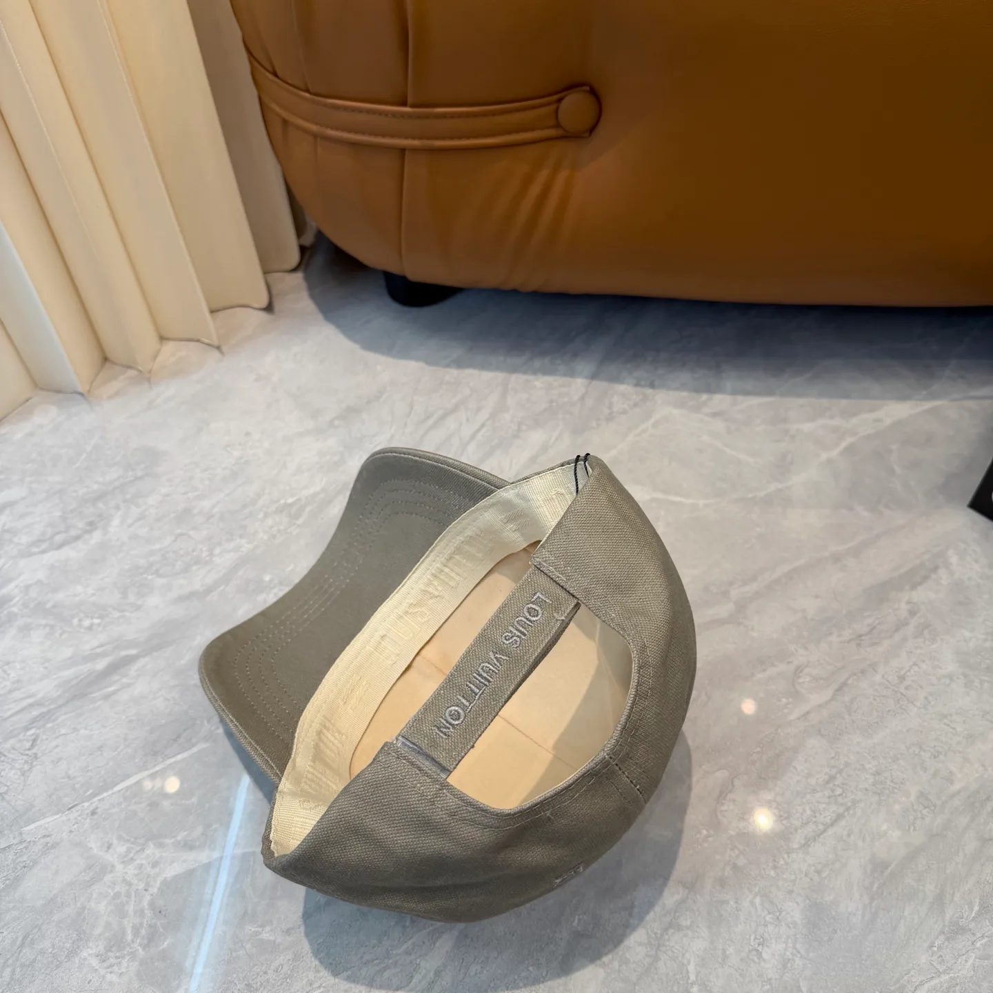 Головные Уборы Louis Vuitton 17467590