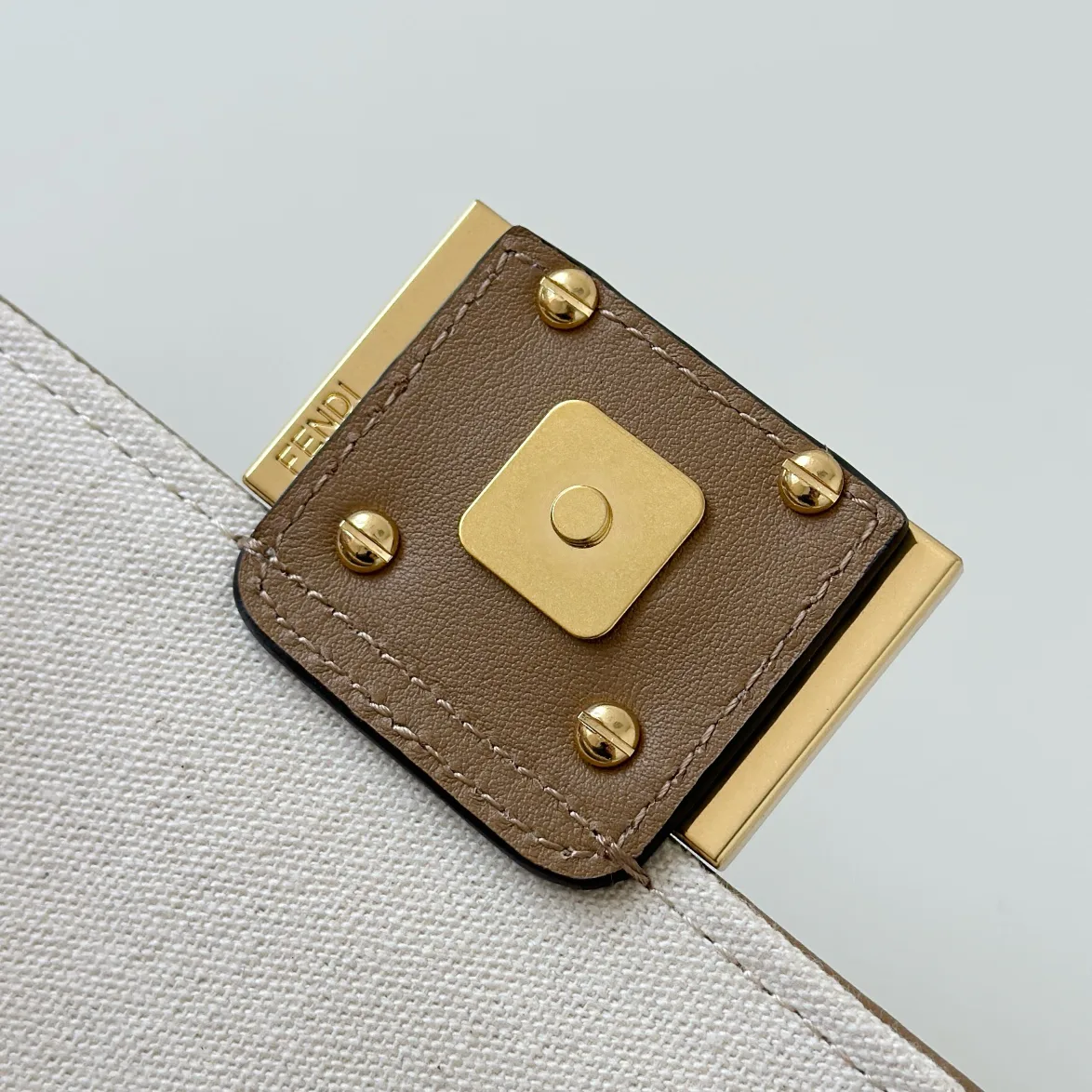 Классические Сумки Женские Fendi 17880635