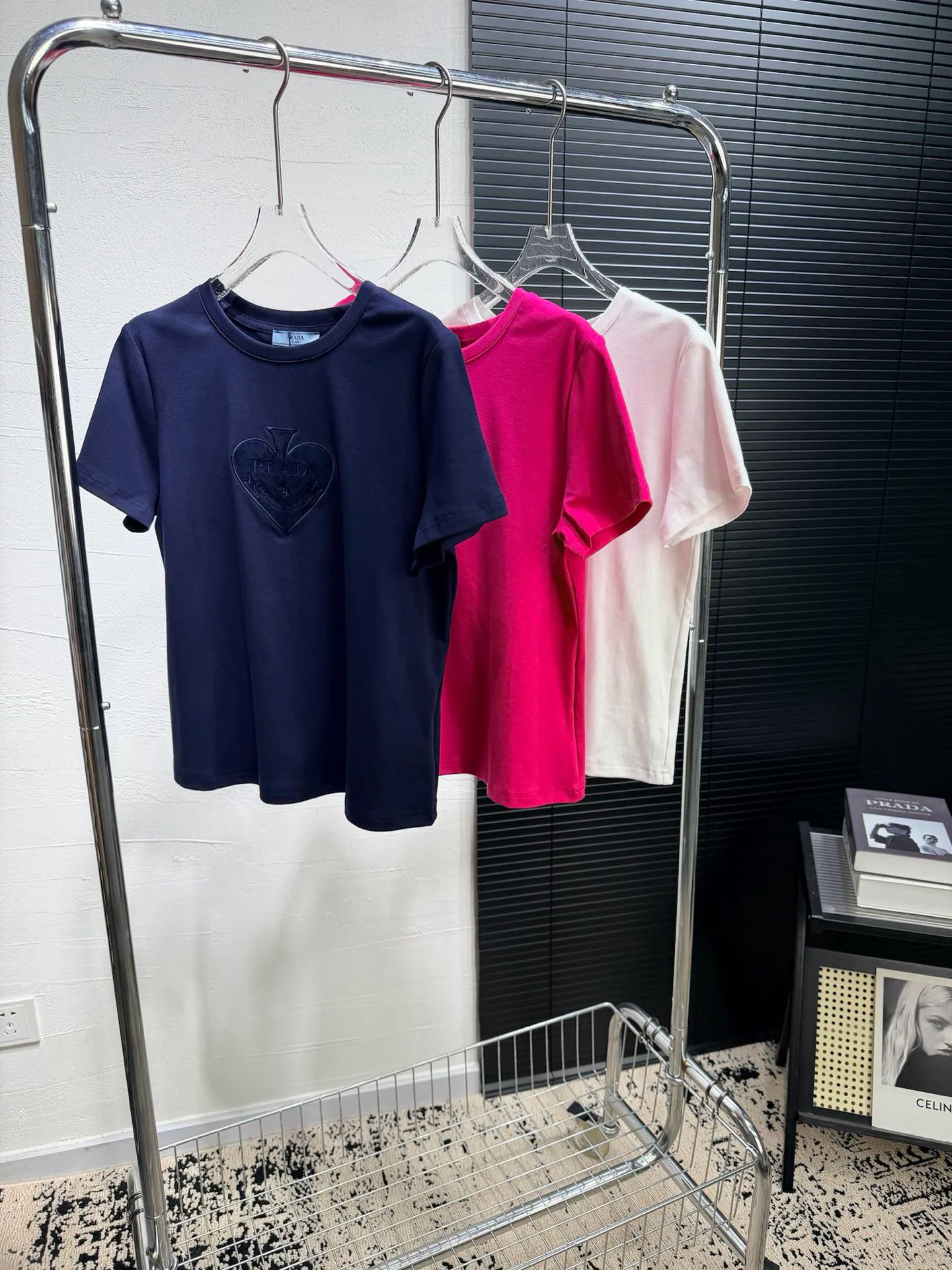 Футболки Женские Prada 9443388