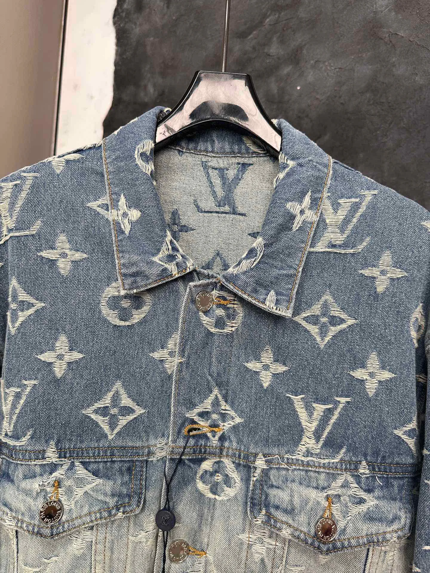 Куртки И Пуховики Женские Louis Vuitton 8277