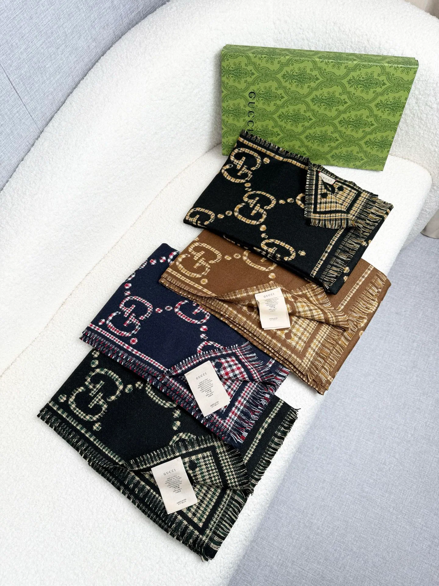 Шарфы Gucci 18675817