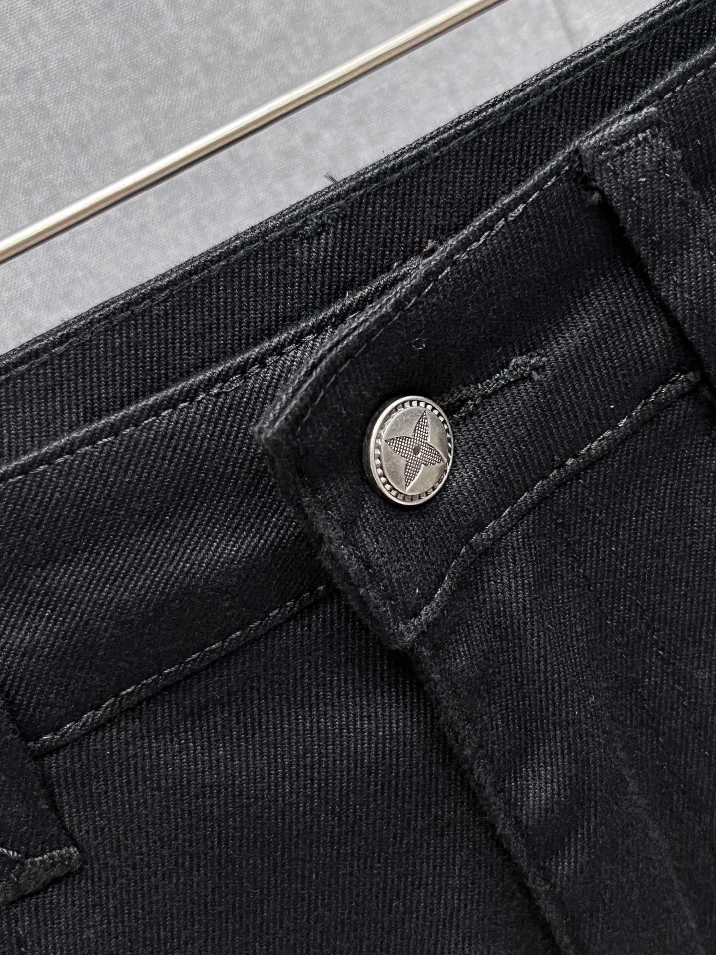 Джинсы Мужские Louis Vuitton 18097889