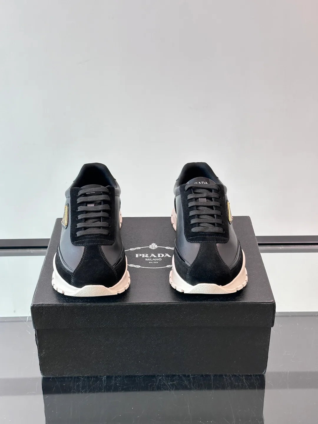 Кроссовки Женские Prada 18500610