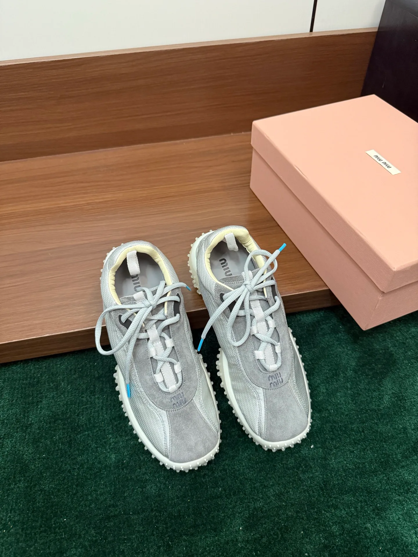 Кроссовки Женские Miu Miu 18042056