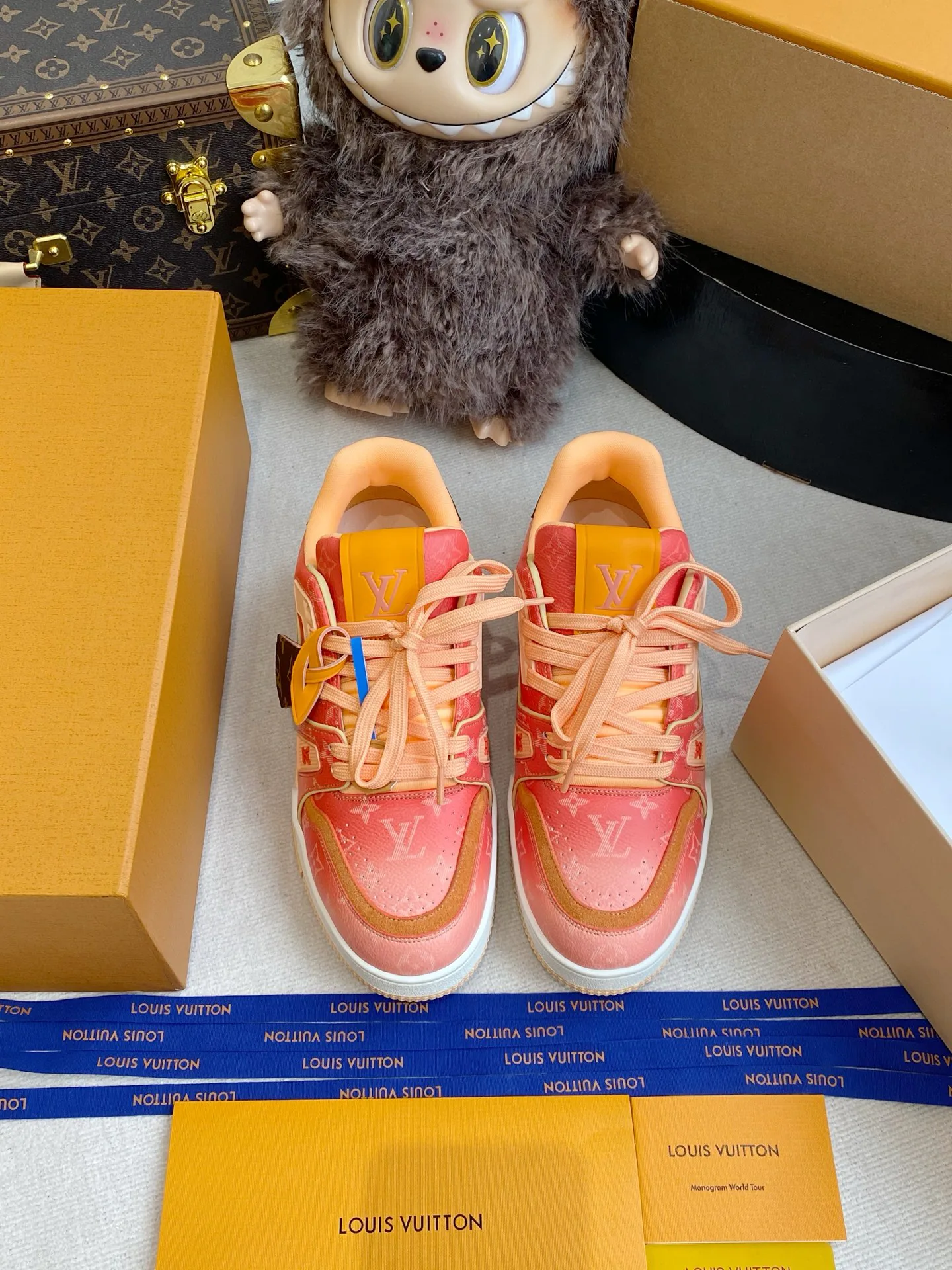 Кроссовки Женские Louis Vuitton 11679376