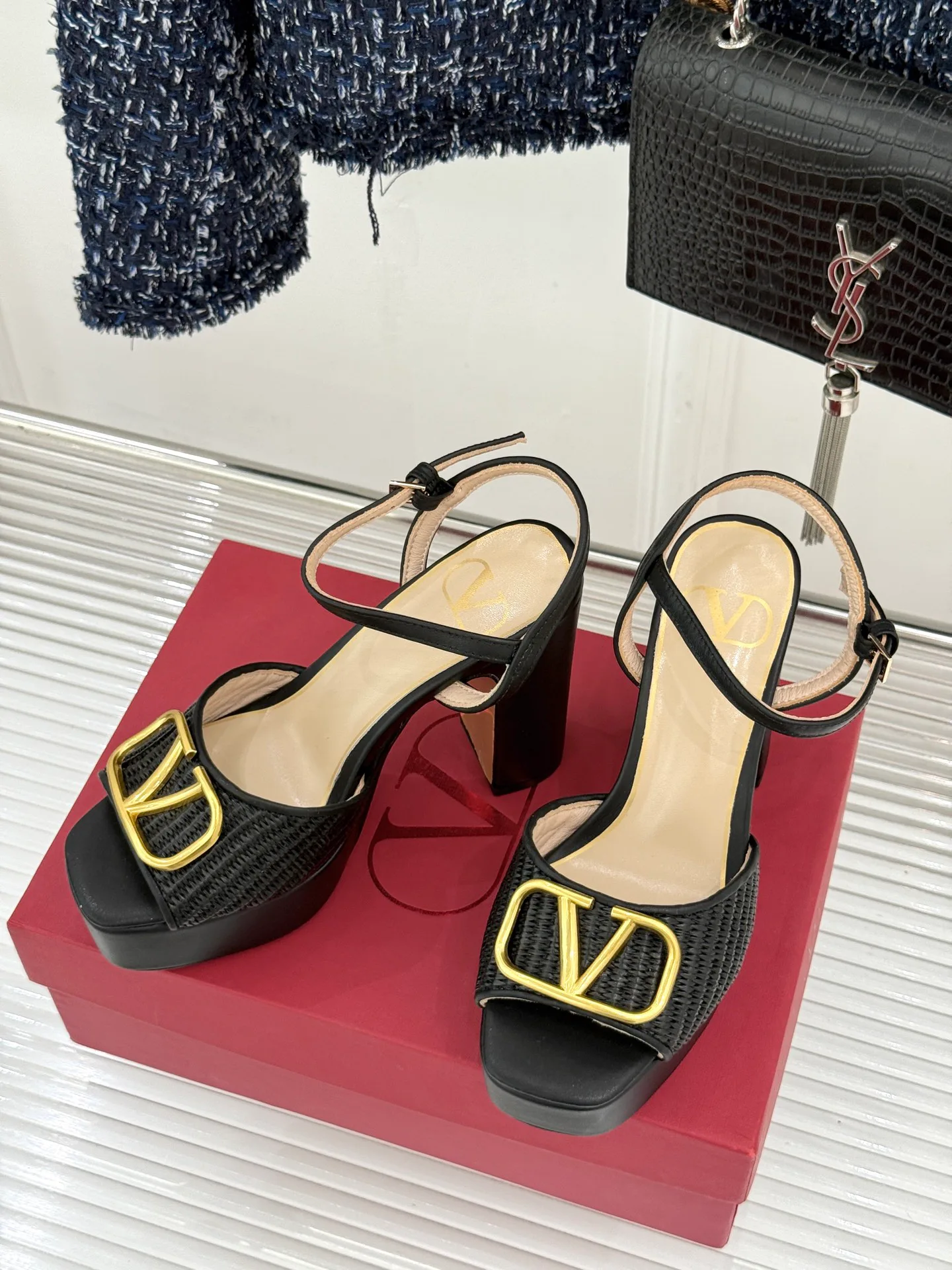 Босоножки Женские Valentino 11808999
