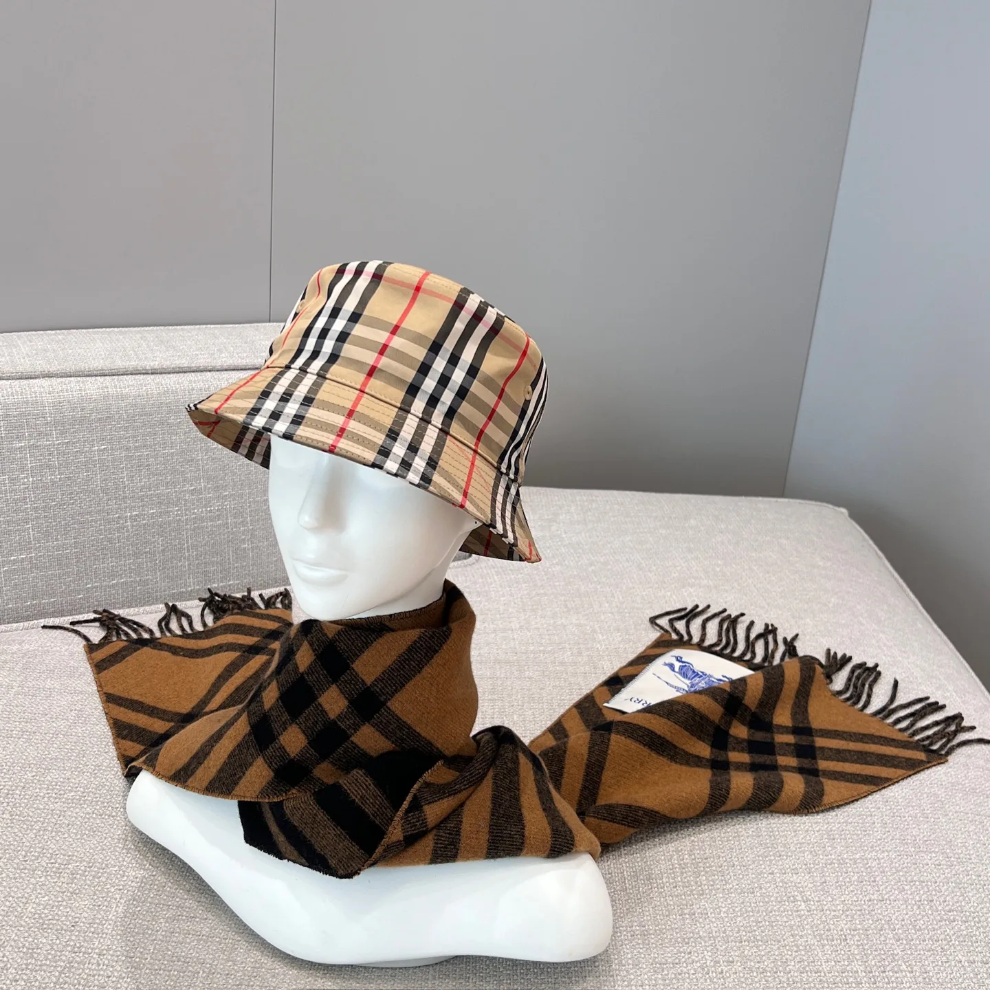 Шарфы Burberry 17945527