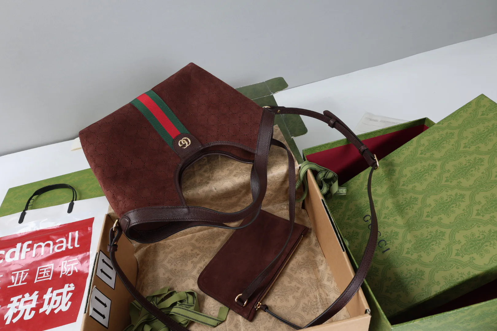 Классические Сумки Женские Gucci 18223252
