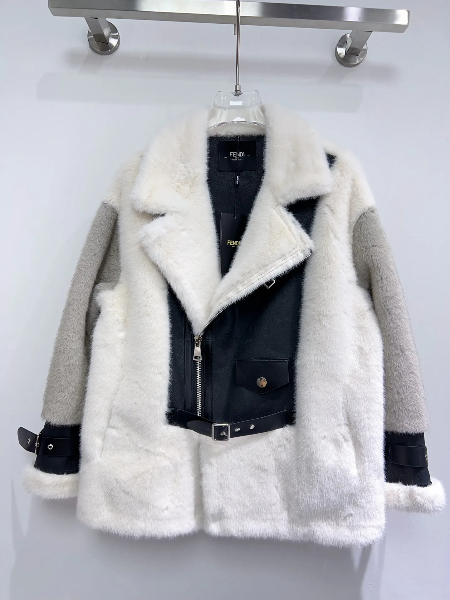 Кожаные Куртки И Дублёнки Женские Fendi 856080