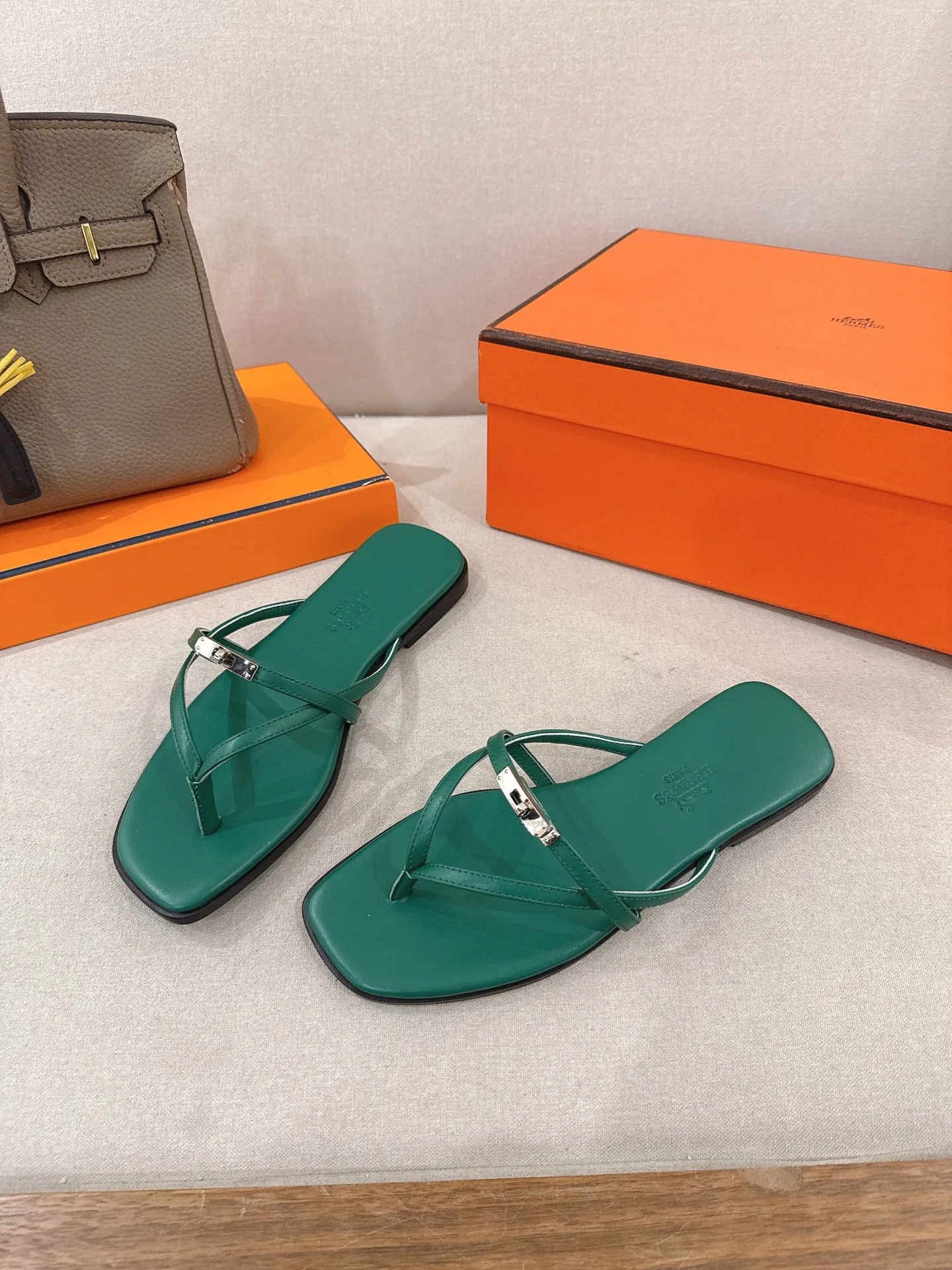 Шлепанцы Женские Hermes 10800147