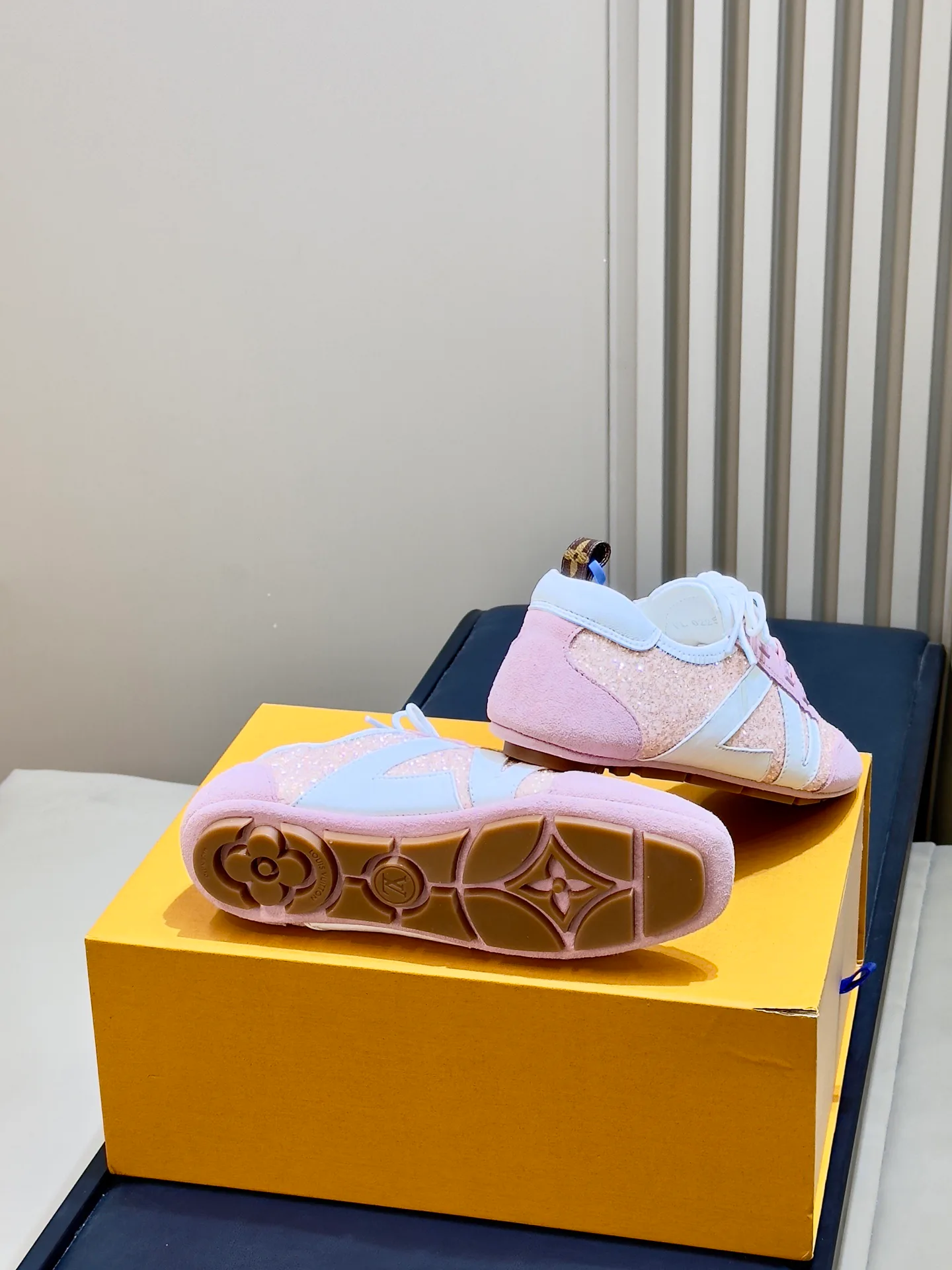 Кроссовки Женские Louis Vuitton 17480200