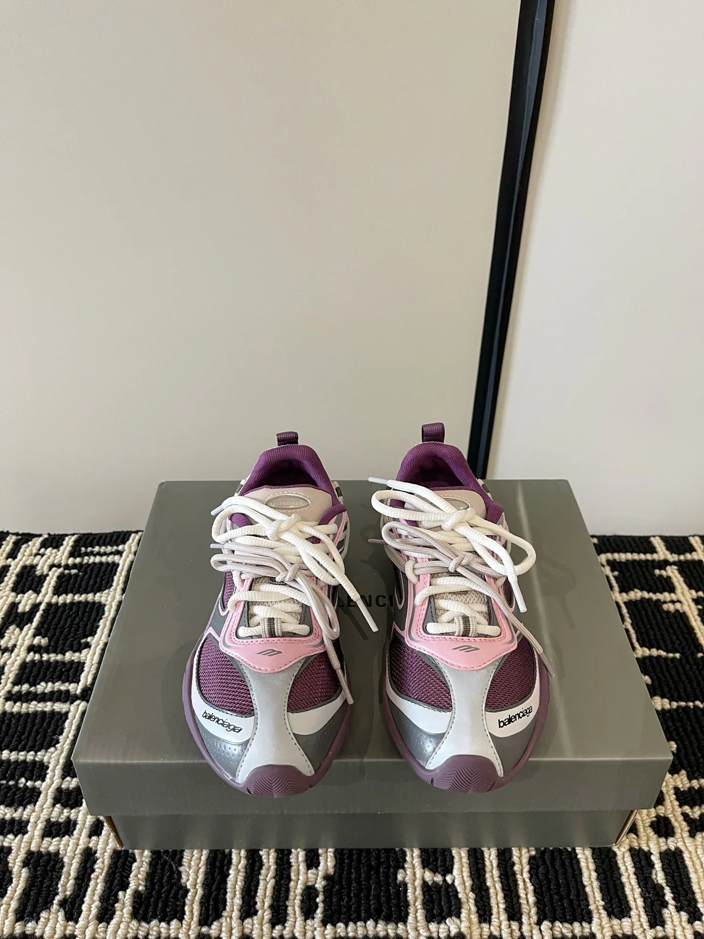 Кроссовки Женские Balenciaga 18386317