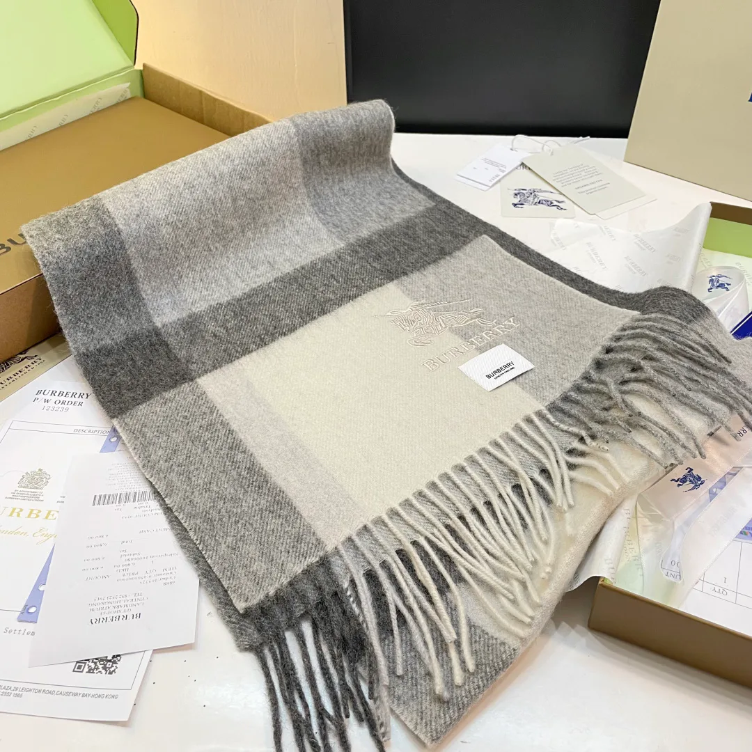 Шарфы Burberry 588304