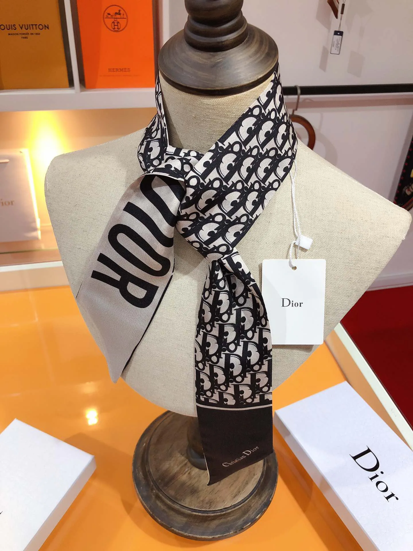 Платки Christian Dior 11882959