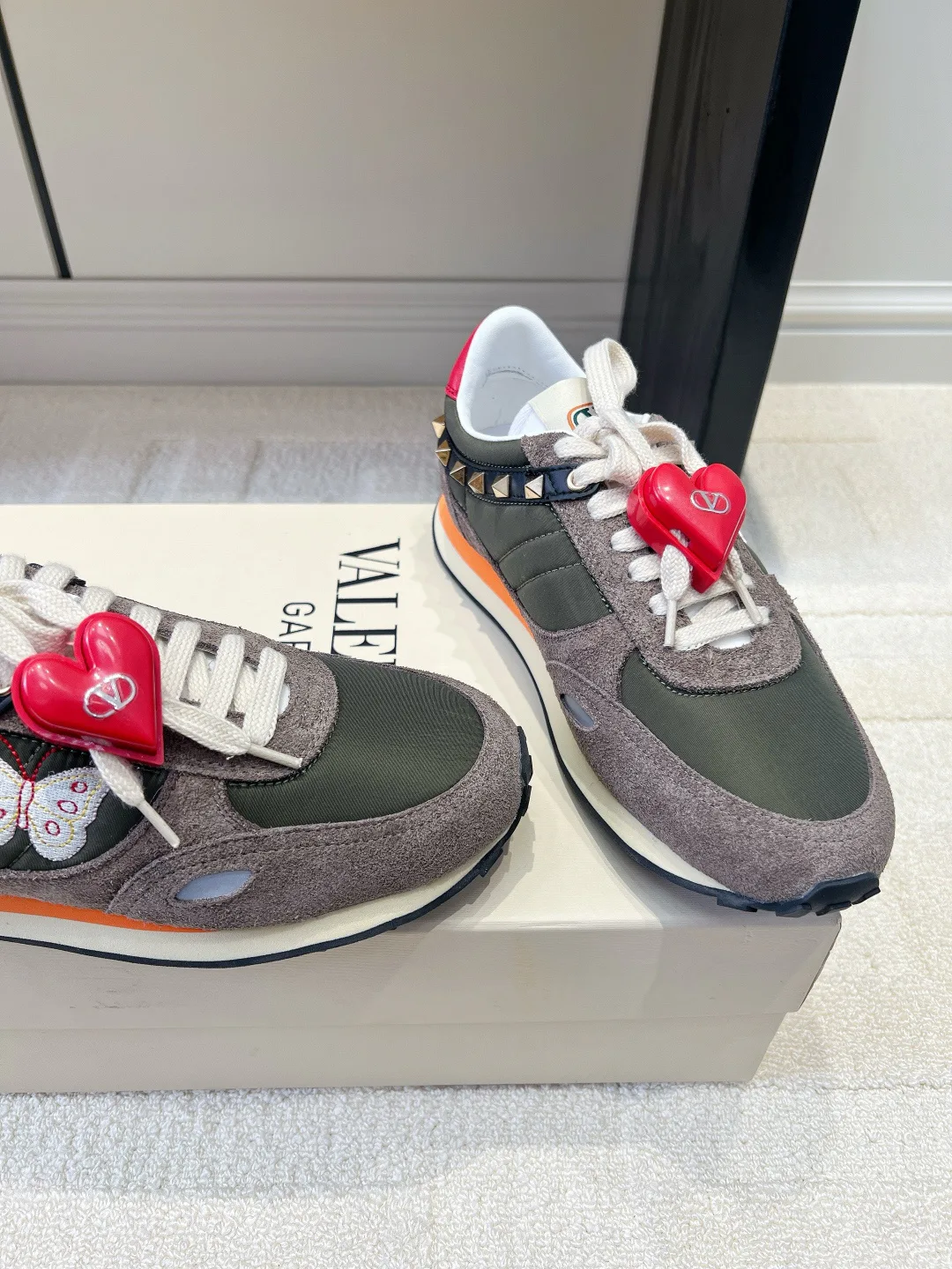 Кроссовки Женские Valentino 18436568