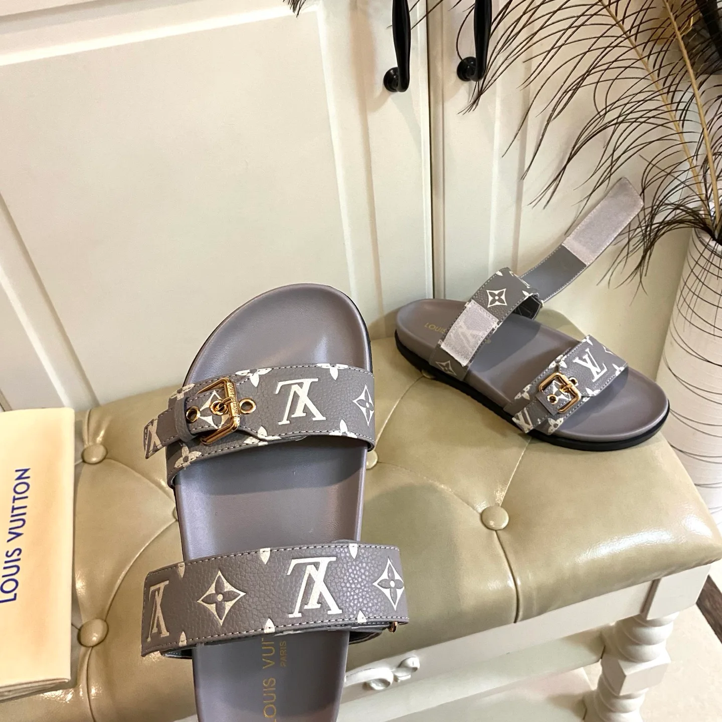 Шлепанцы Женские Louis Vuitton 25012