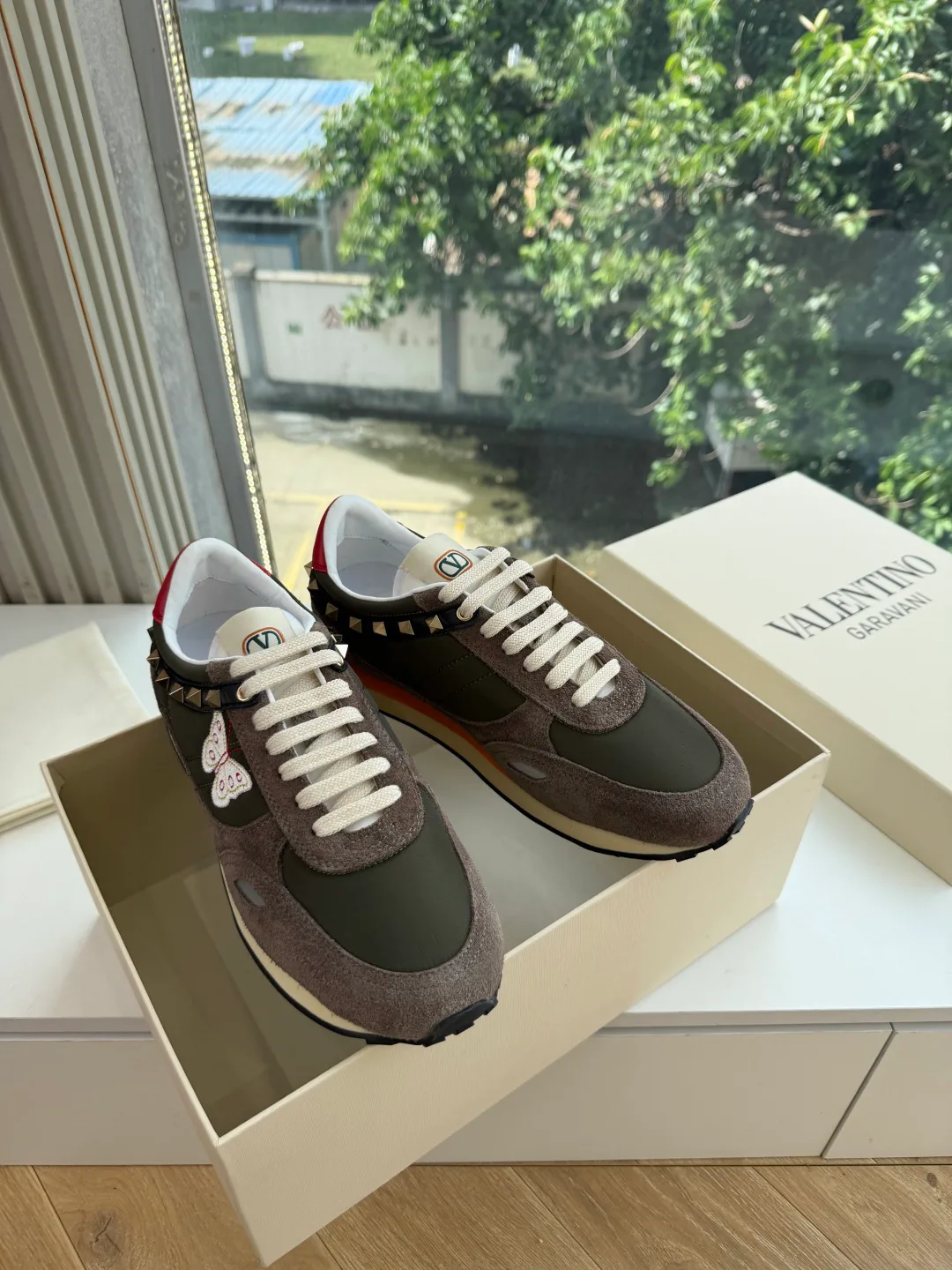 Кроссовки Женские Valentino 18053446