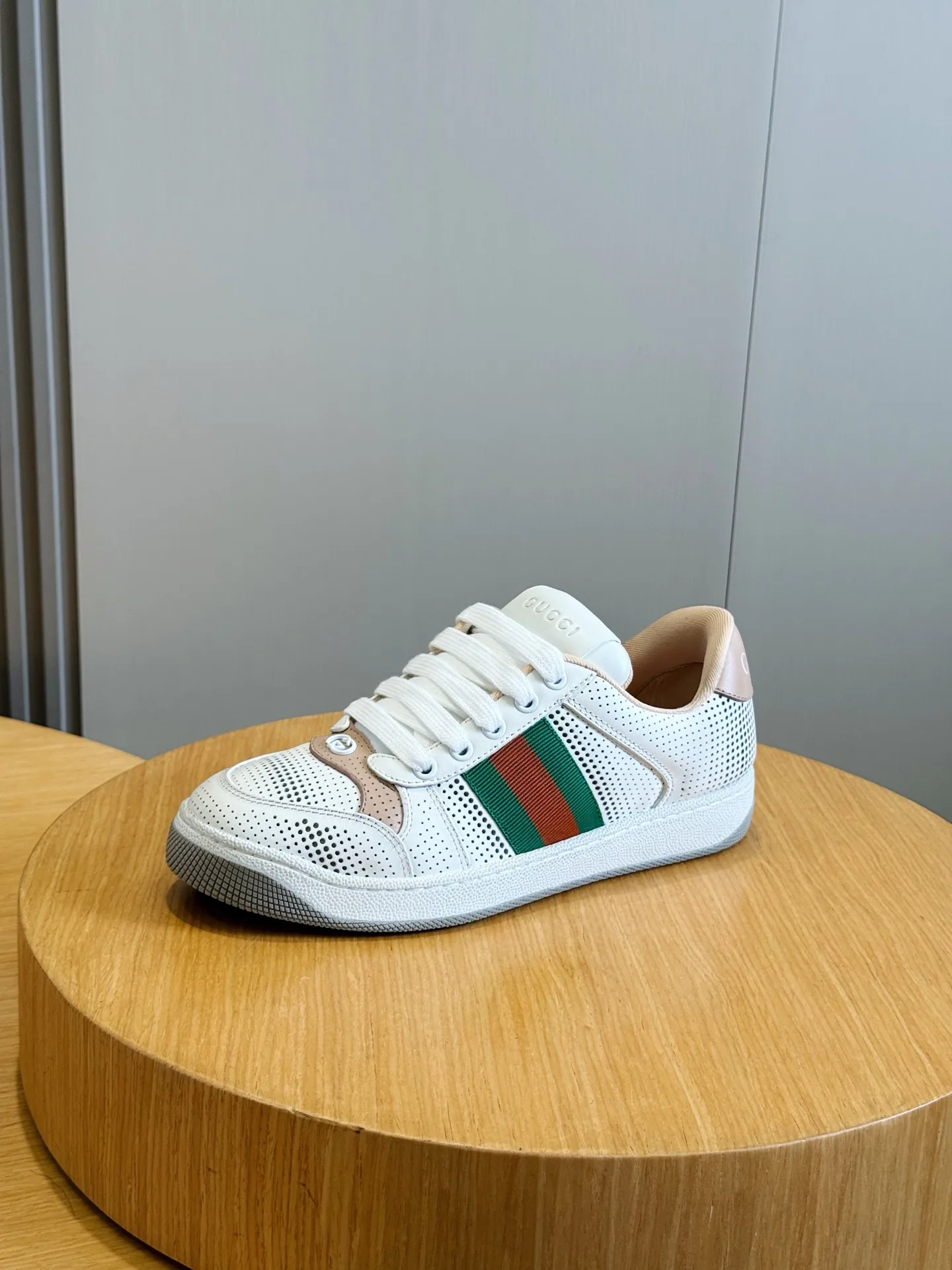 Кроссовки Женские Gucci 19678360