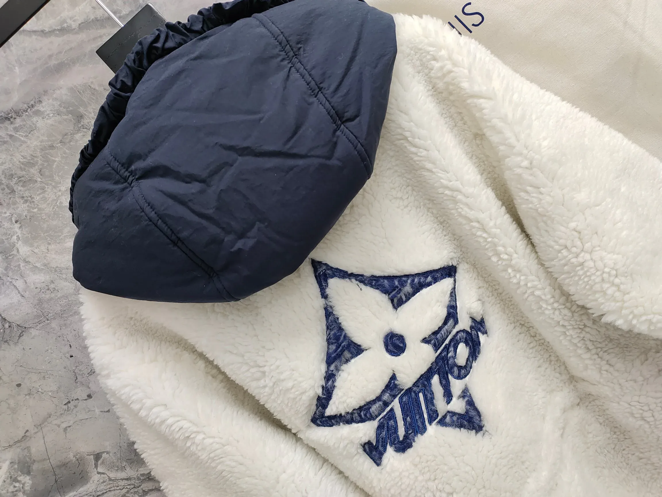 Куртки И Пуховики Женские Louis Vuitton 1276861