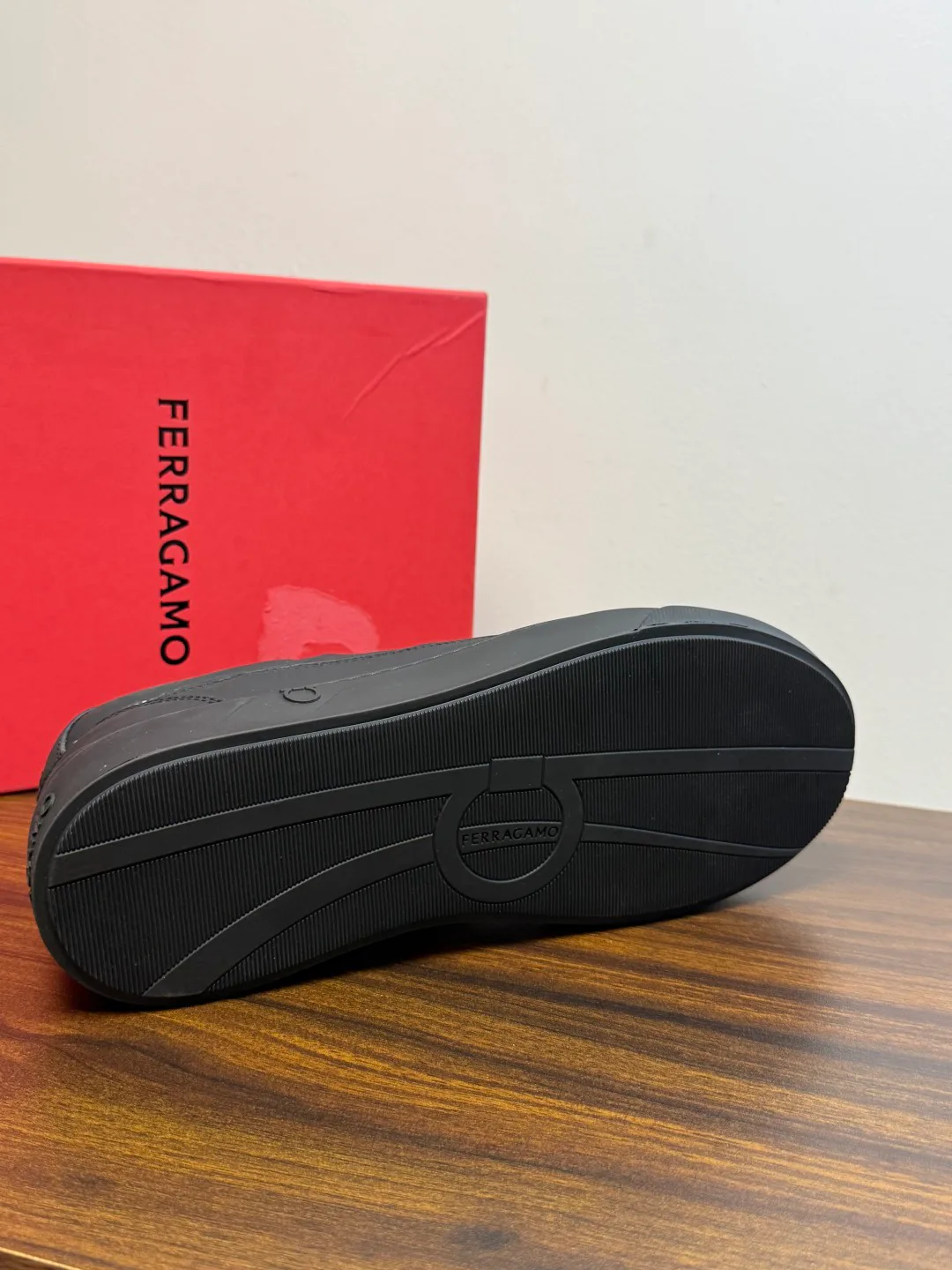Кроссовки Мужские Salvatore Ferragamo 19623434