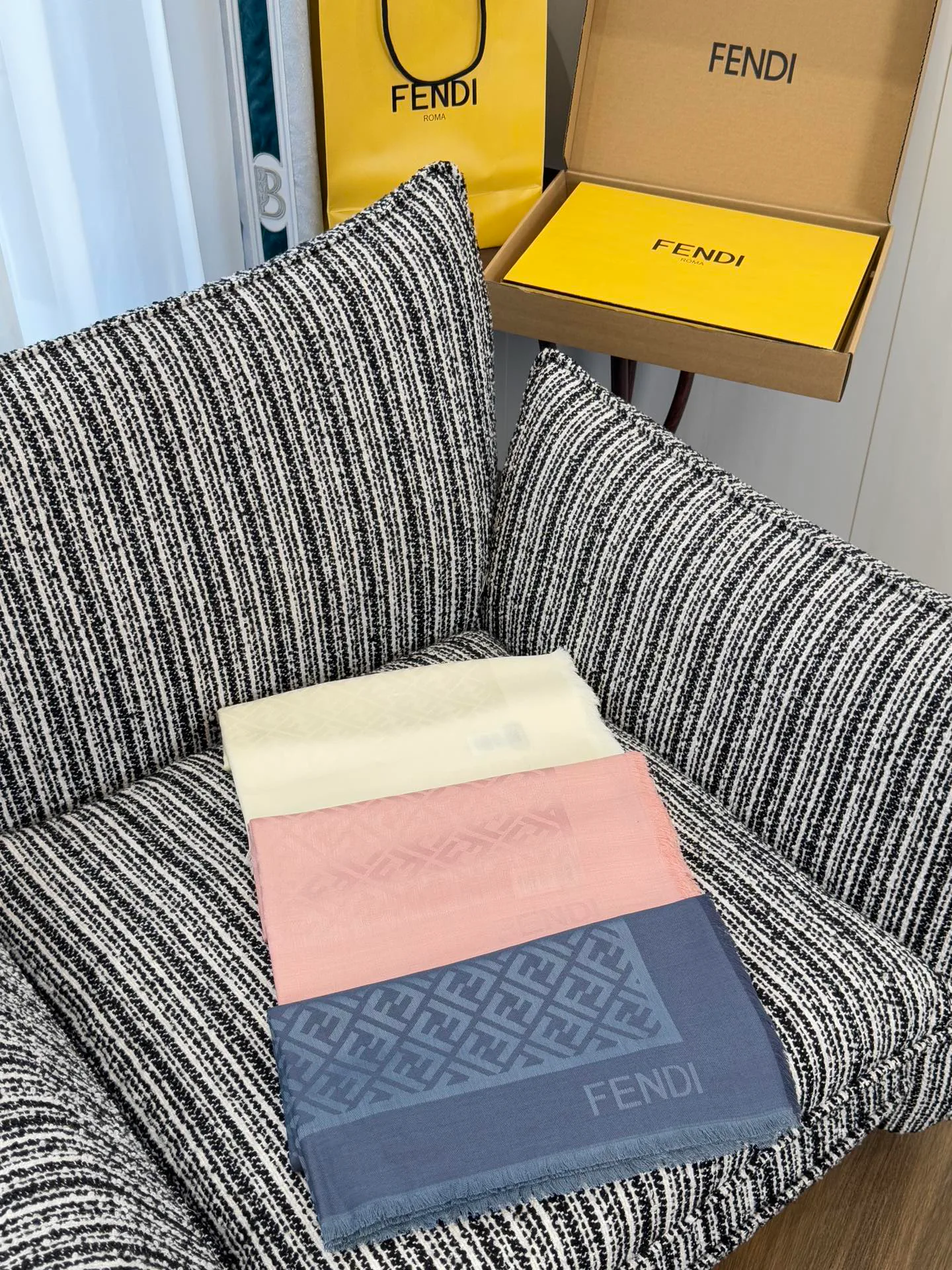 Шарфы Fendi 18287115