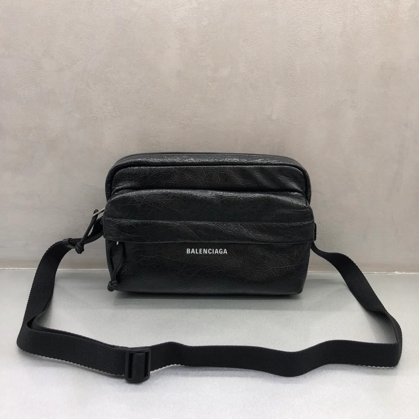 Сумки На Ремне Женские Balenciaga 18135988