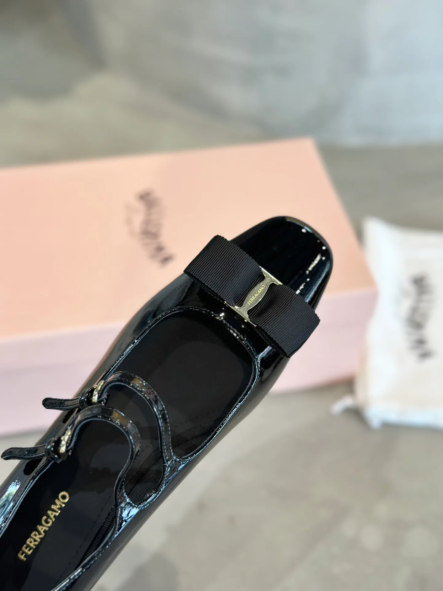 Туфли Женские Salvatore Ferragamo 13368386