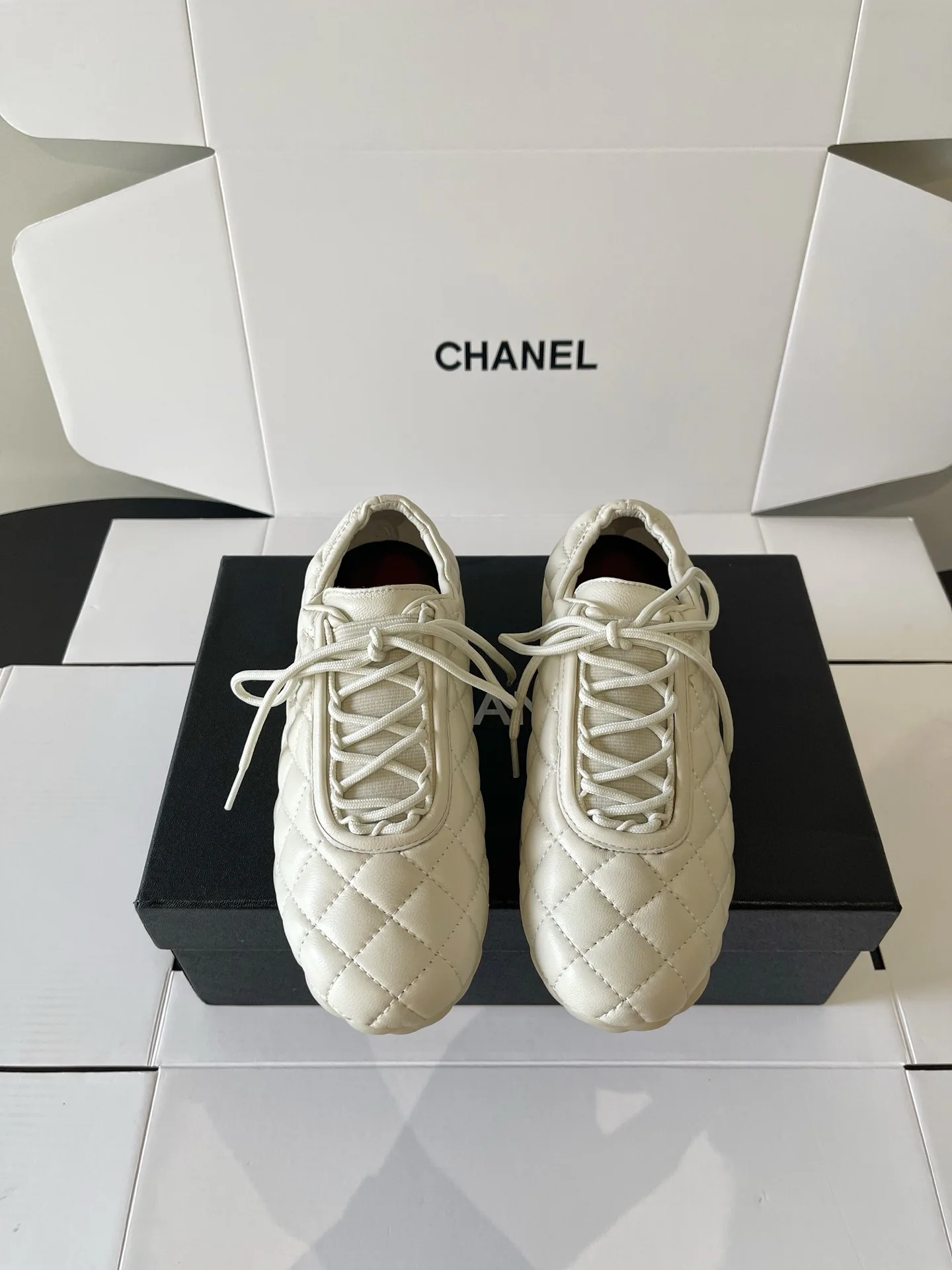 Кроссовки Женские Chanel 18437955