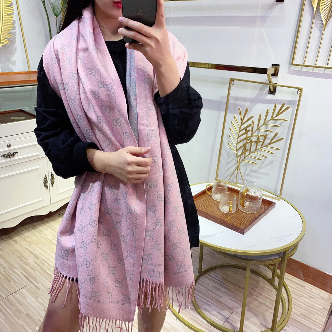 Шарфы Gucci 18394238