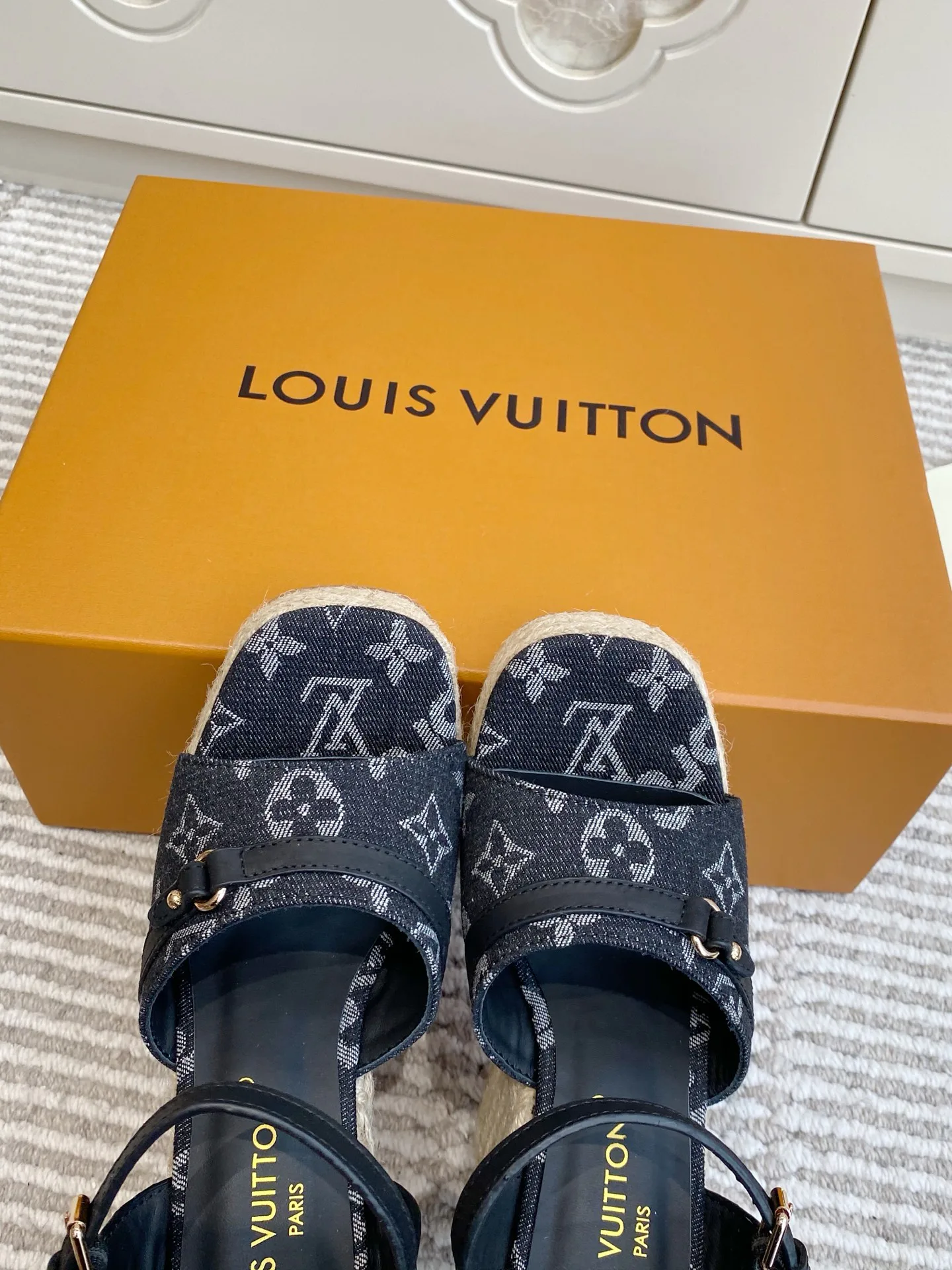 Босоножки Женские Louis Vuitton 12779850