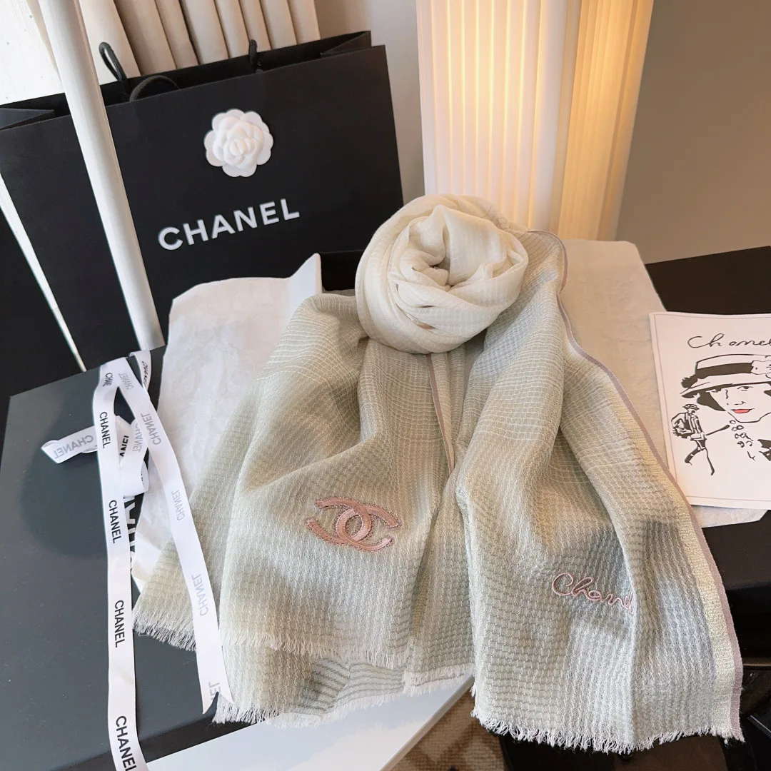 Шарфы Chanel 18627106