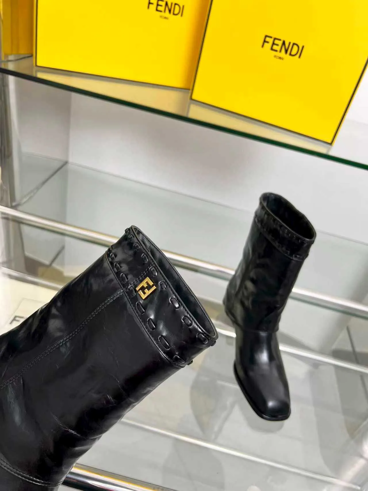 Сапоги Женские Fendi 18104321
