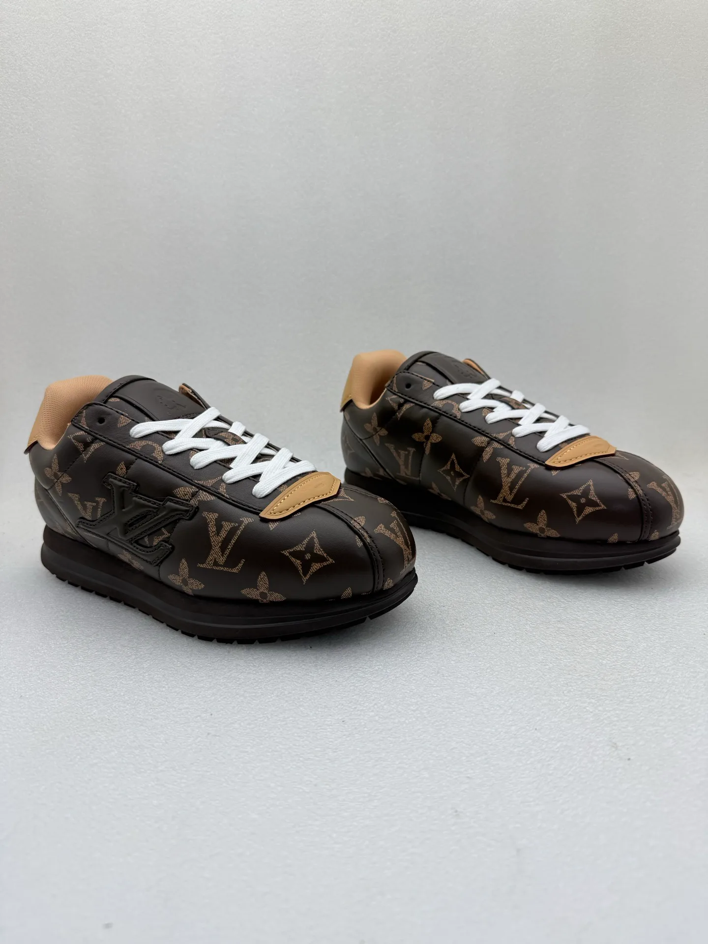 Кроссовки Женские Louis Vuitton 11437874