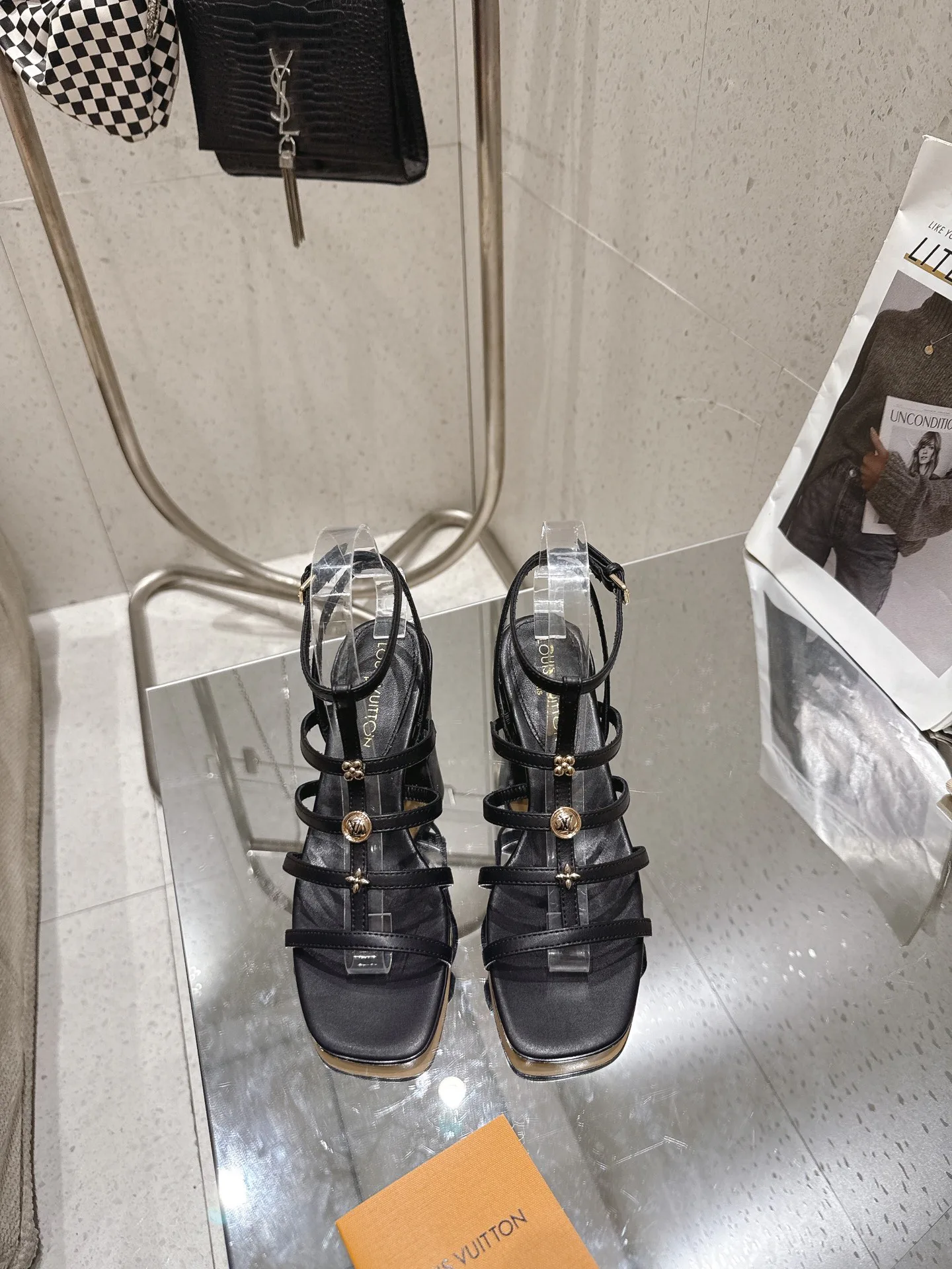 Босоножки Женские Louis Vuitton 17524782