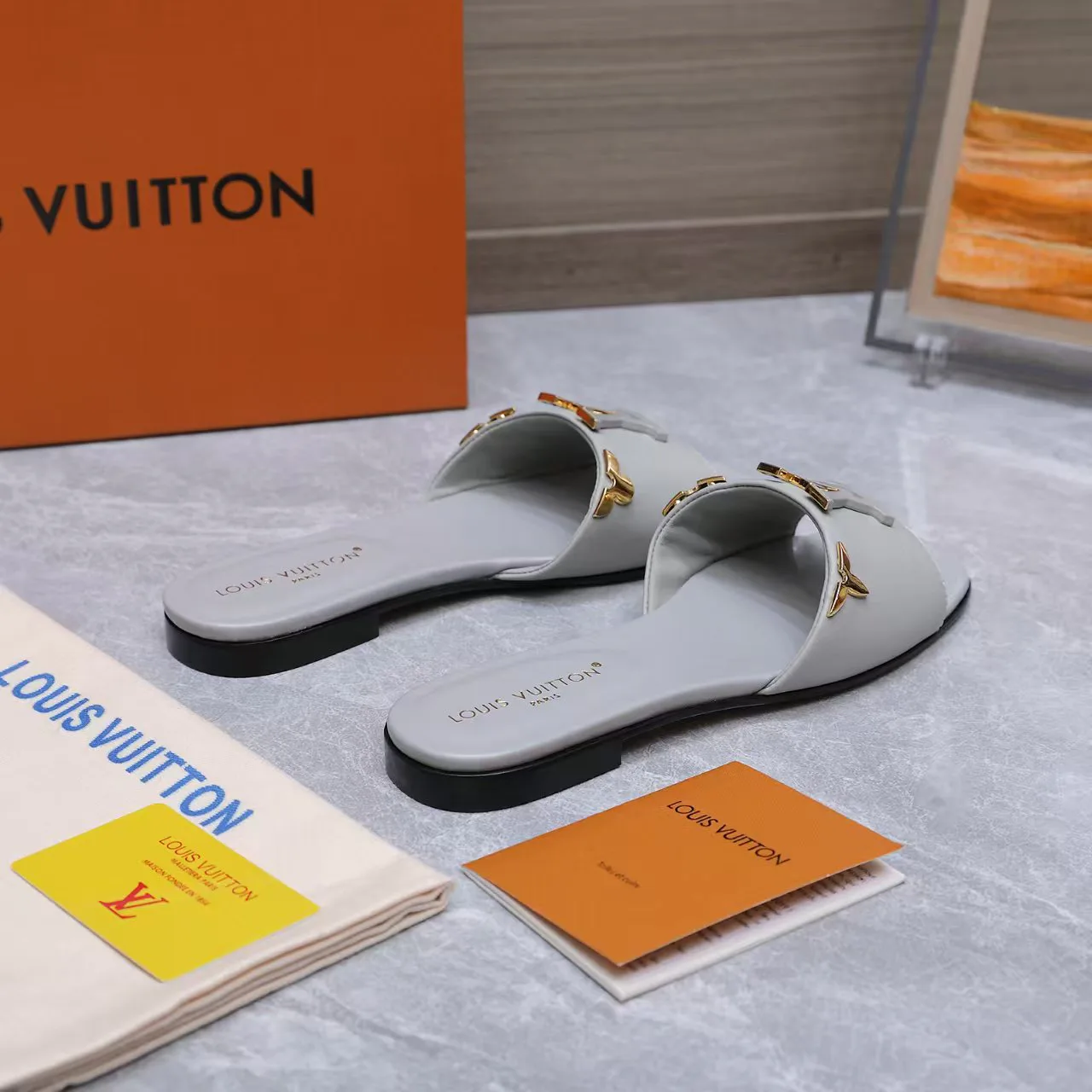 Шлепанцы Женские Louis Vuitton 11529429