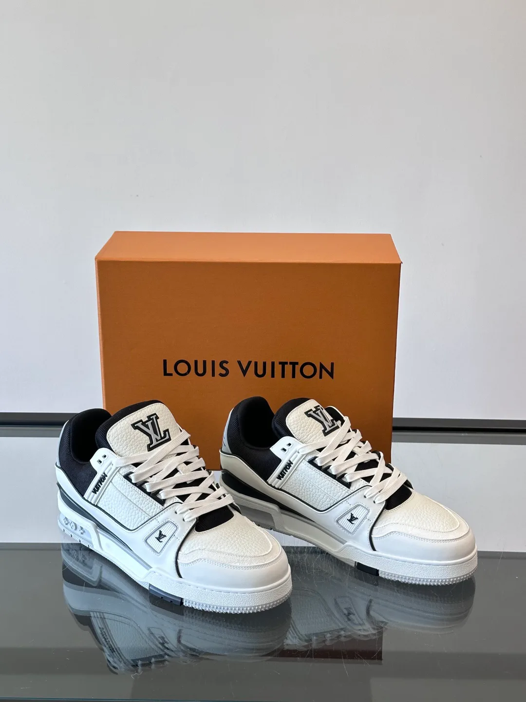 Кроссовки Женские Louis Vuitton 840341