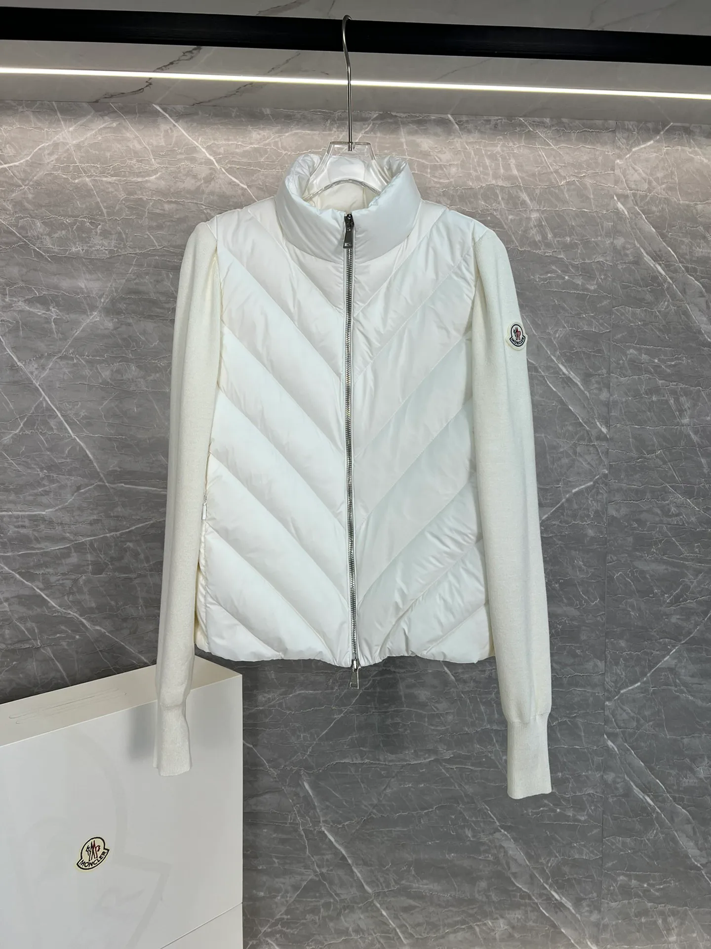 Куртки И Пуховики Женские Moncler 18599773