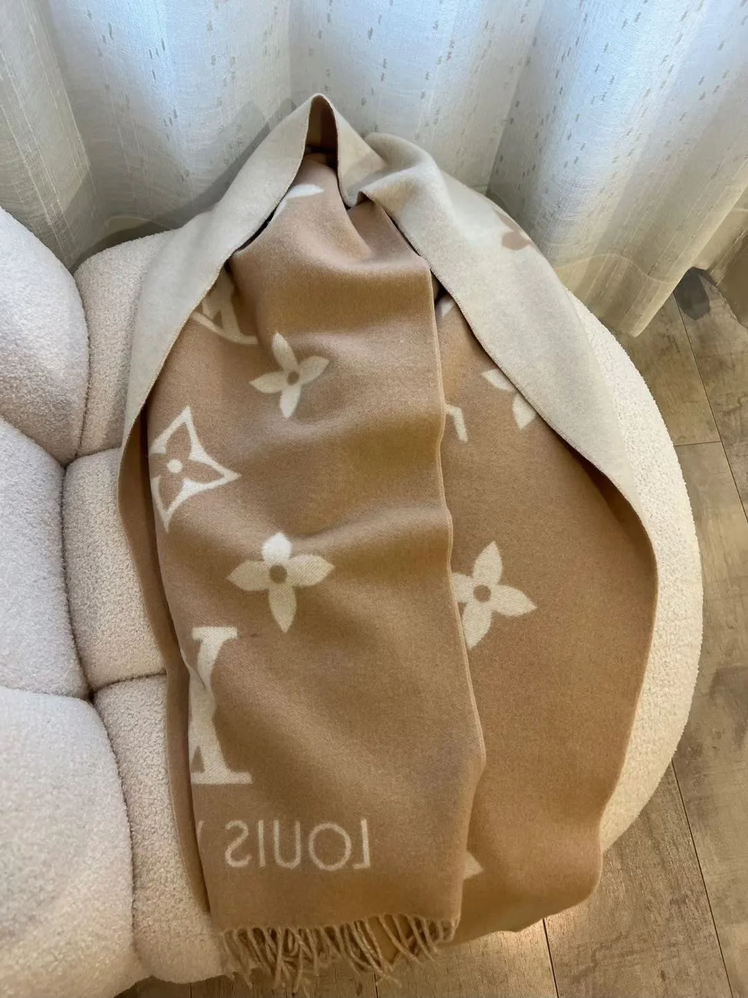 Шарфы Louis Vuitton 1437094