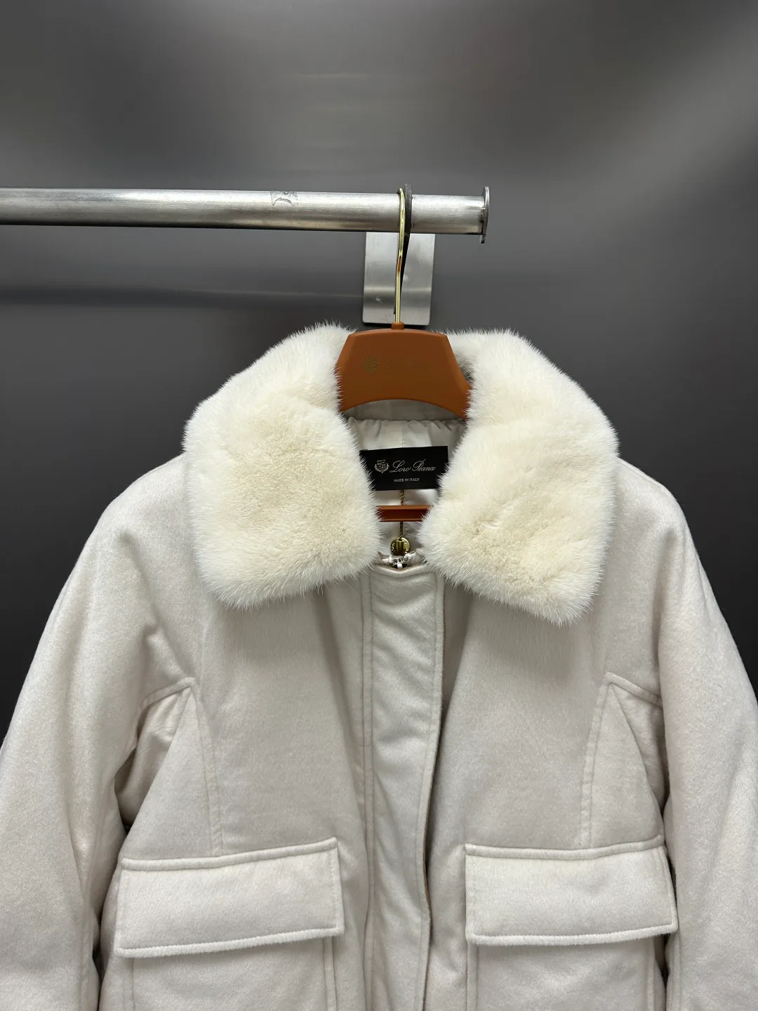 Куртки И Пуховики Женские Loro Piana 18702456