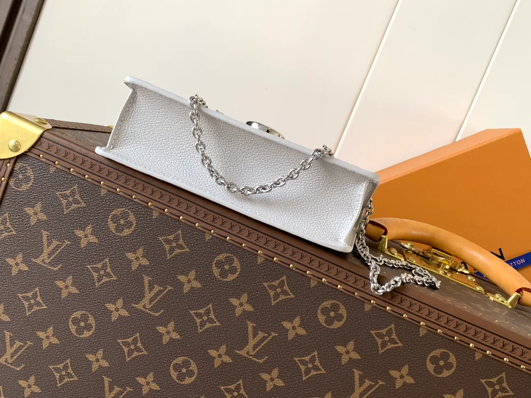 Клатчи Женские Louis Vuitton 11152602