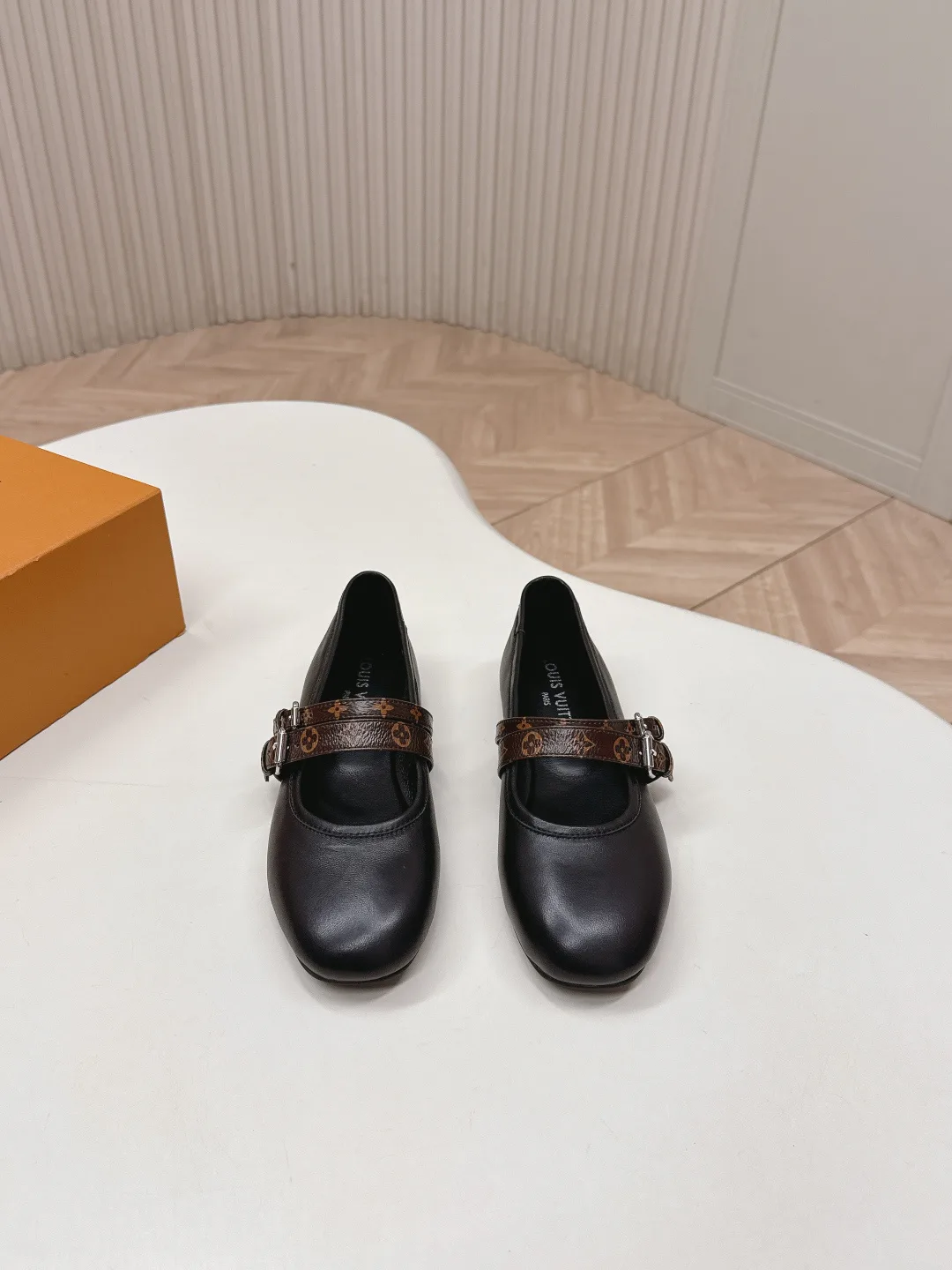 Туфли Женские Louis Vuitton 13553646