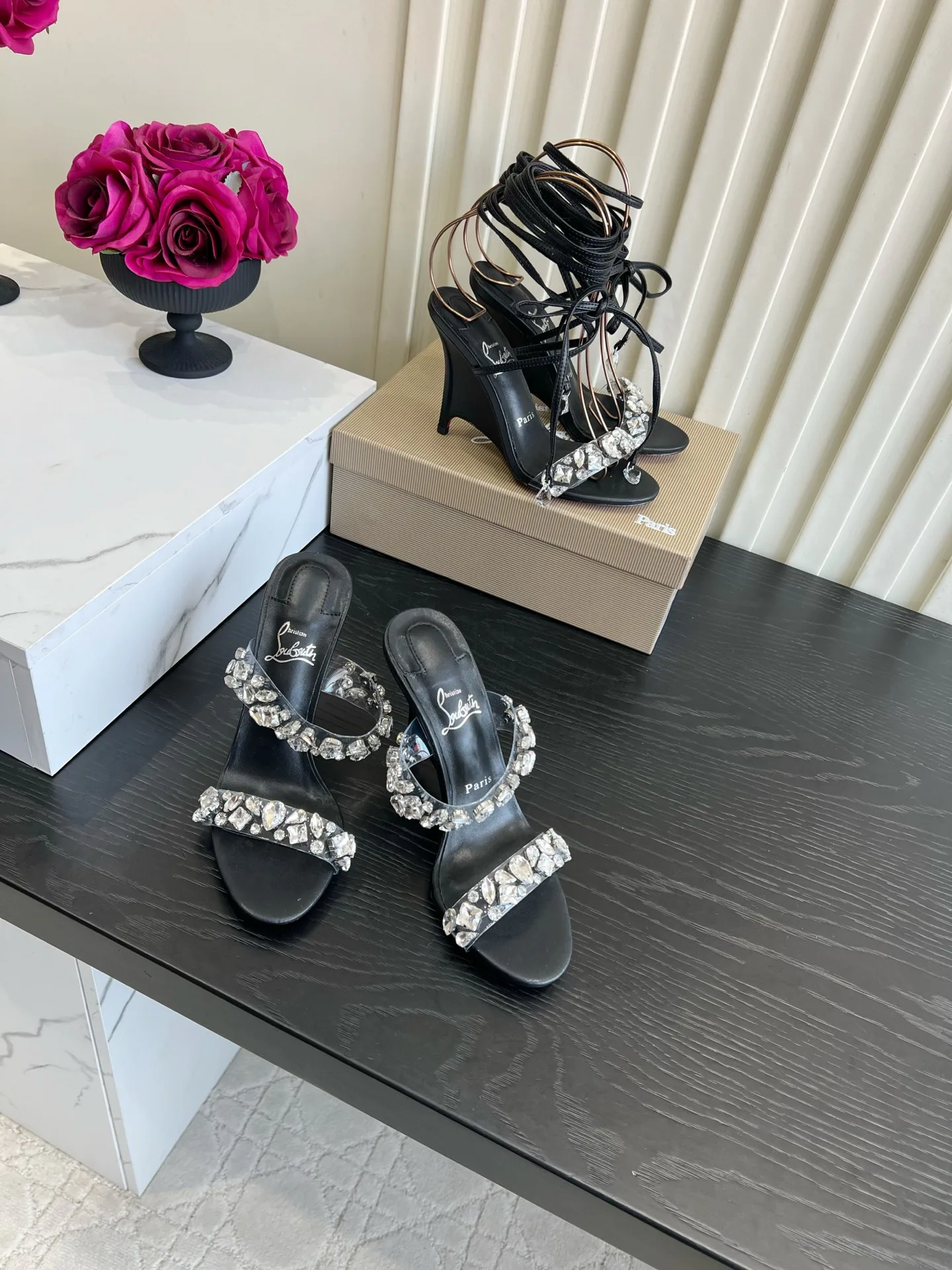 Босоножки Женские Christian Louboutin 18614264