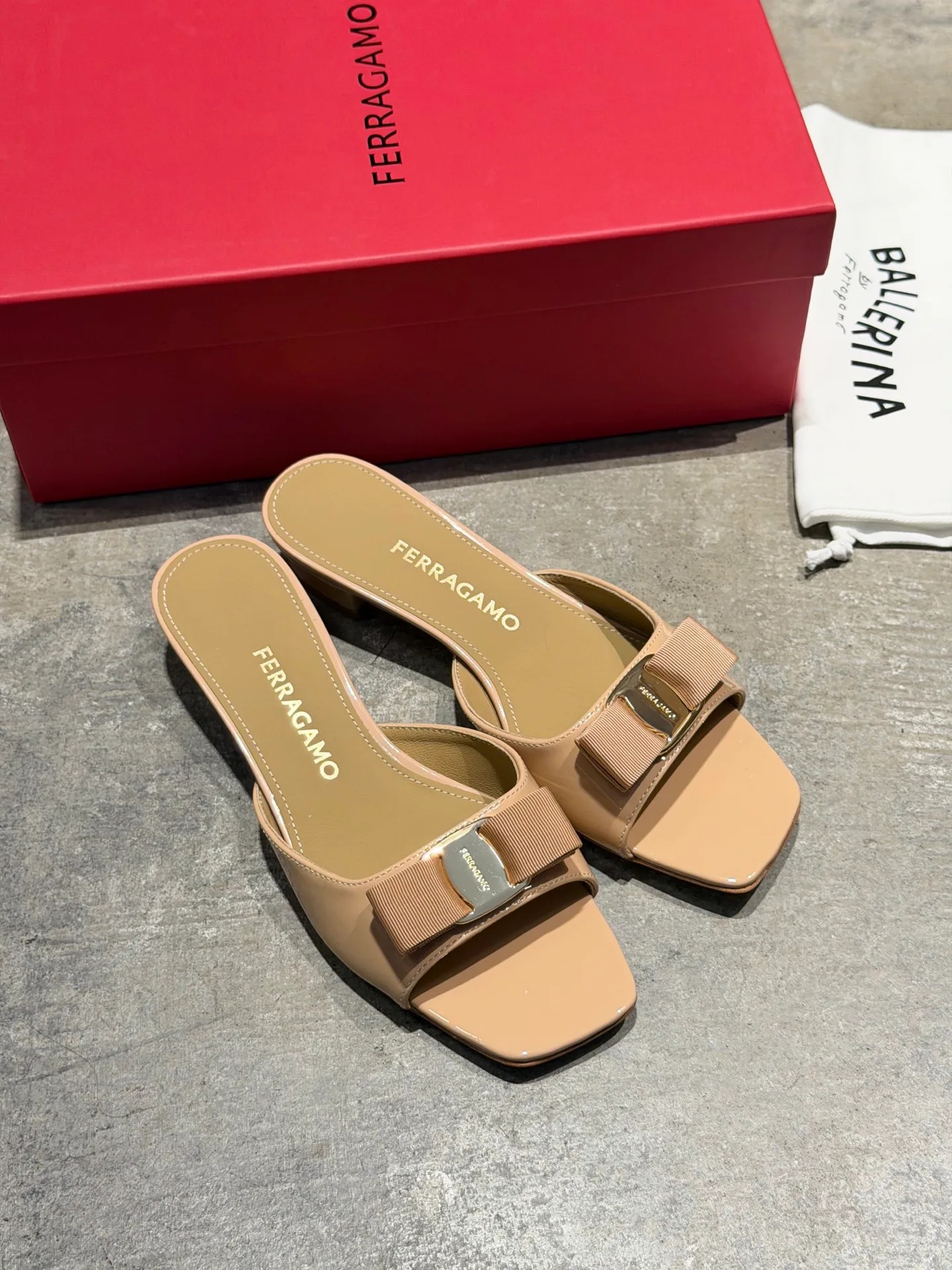 Босоножки Женские Salvatore Ferragamo 17642569