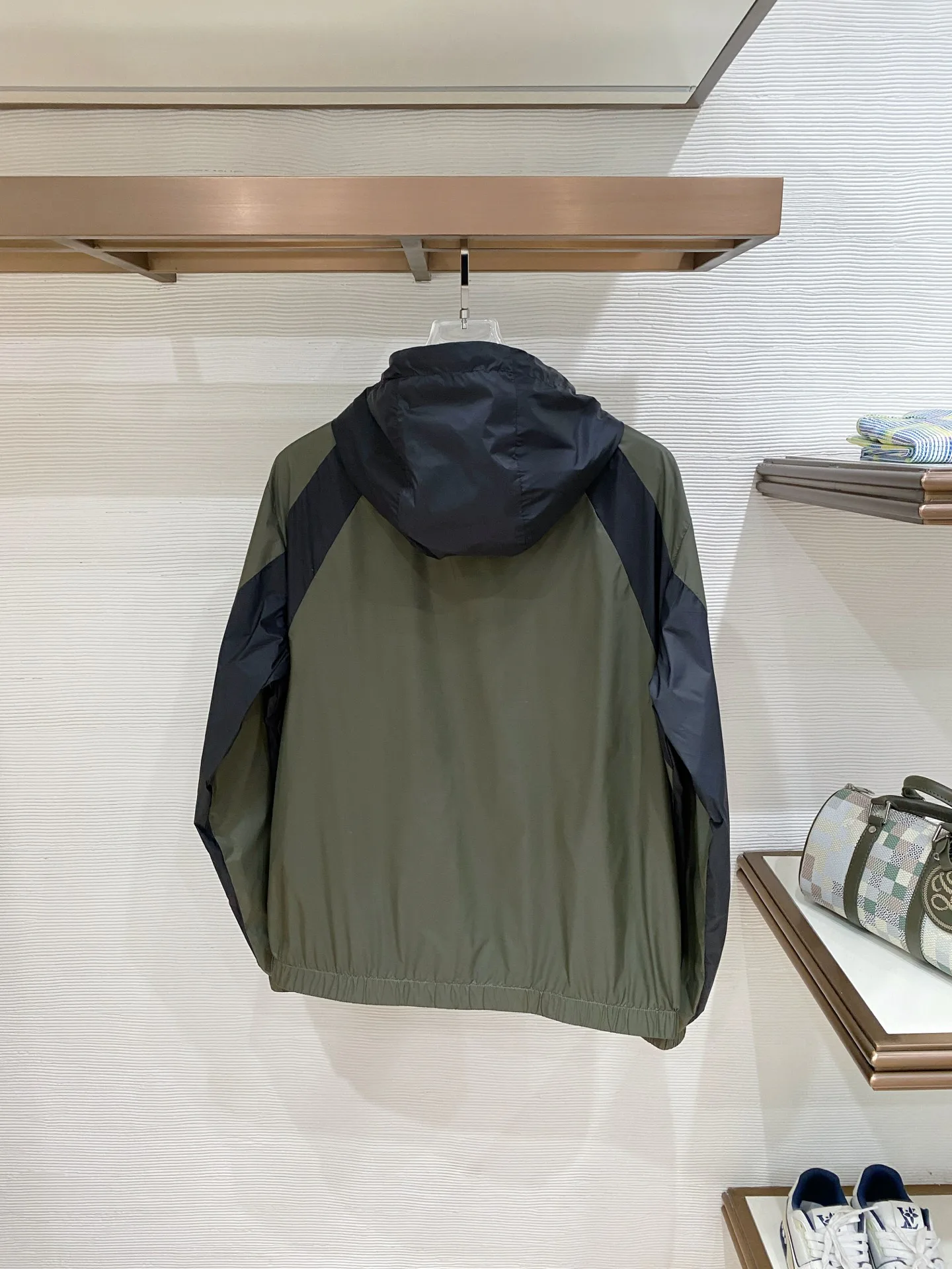 Куртки И Пуховики Мужские Valentino 11392196