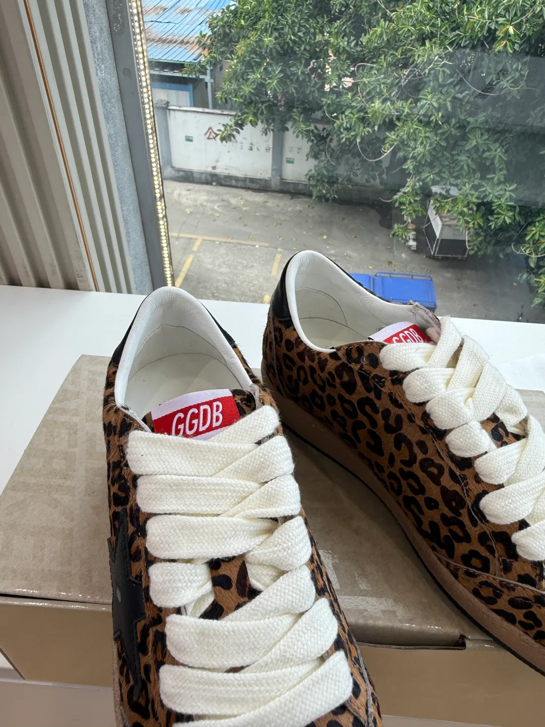 Кроссовки Женские Golden Goose 18801050