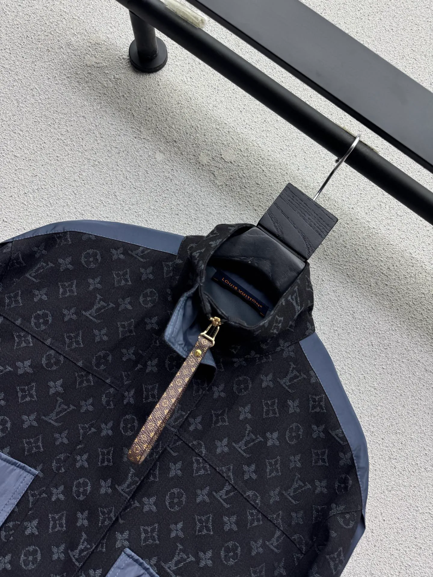 Куртки И Пуховики Женские Louis Vuitton 18327884