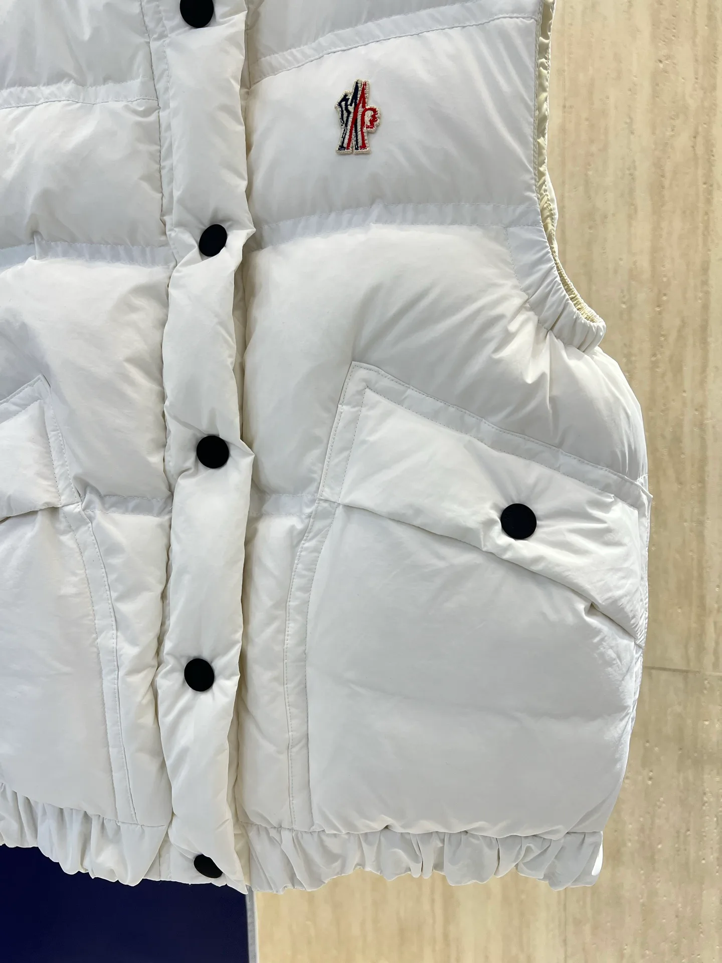 Жилеты Женские Moncler 18346159