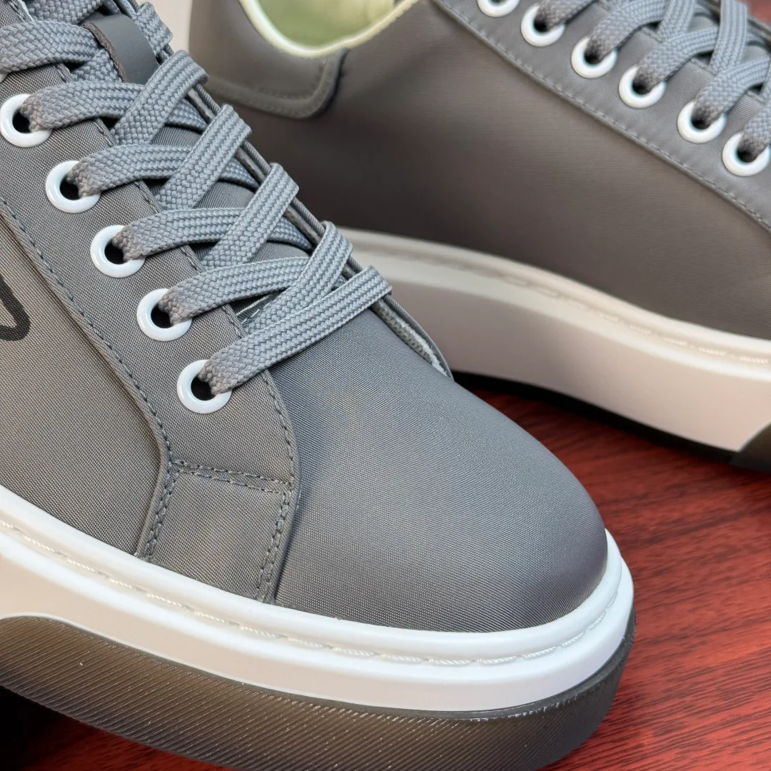 Кроссовки Мужские Prada 16935017